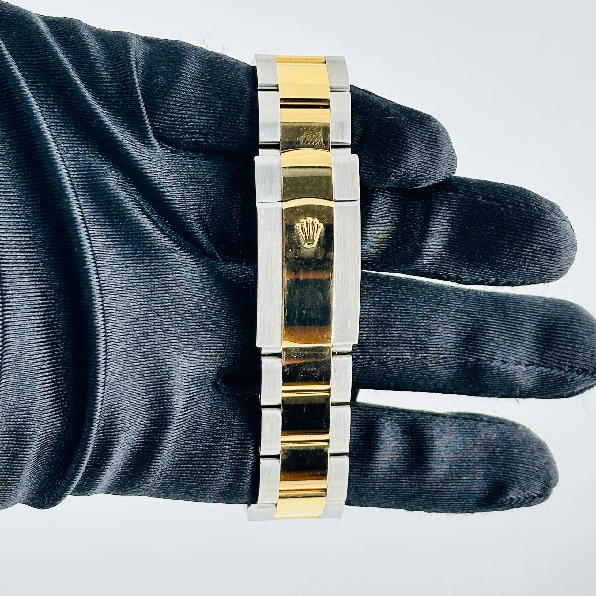 Rolex SkyDweller Champagne Index Dial on Oyster Bracelet Ref. 326933 Card 2018 — view 4
