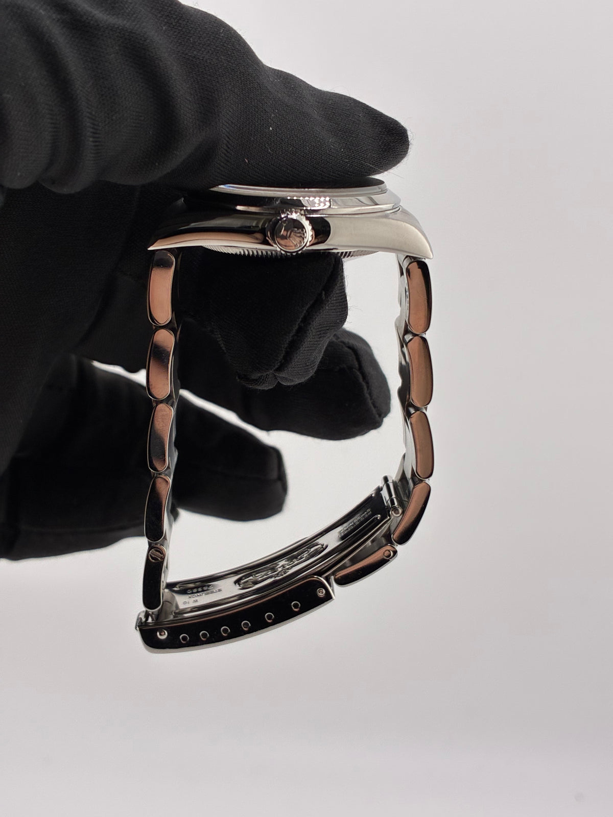 Rolex Oyster Perpetual Black Dial on Oyster Bracelet Ref. 67480 1995 — view 6