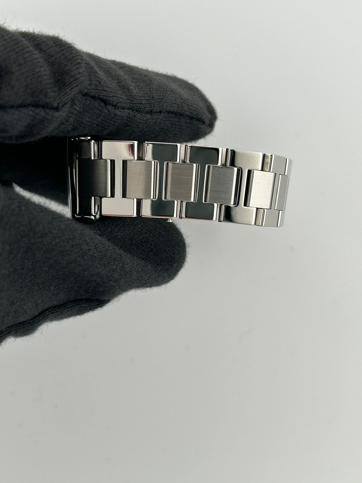 Cartier Ronde Solo Silver Dial on Bracelet Ref. W6701004 Papers 2013 — view 5