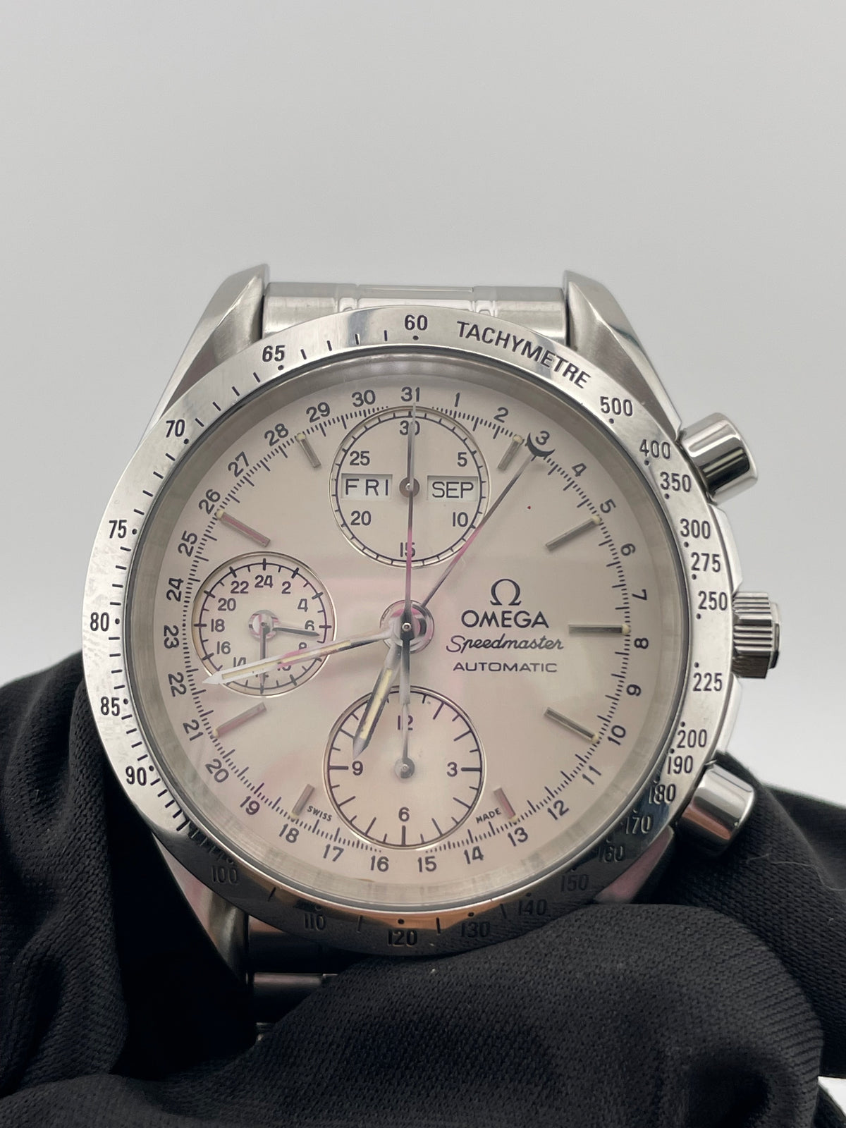 Omega Speedmaster Day Date White Dial on Stainless Steel Bracelet Ref. 3521.30 Complete 1995 — view 3