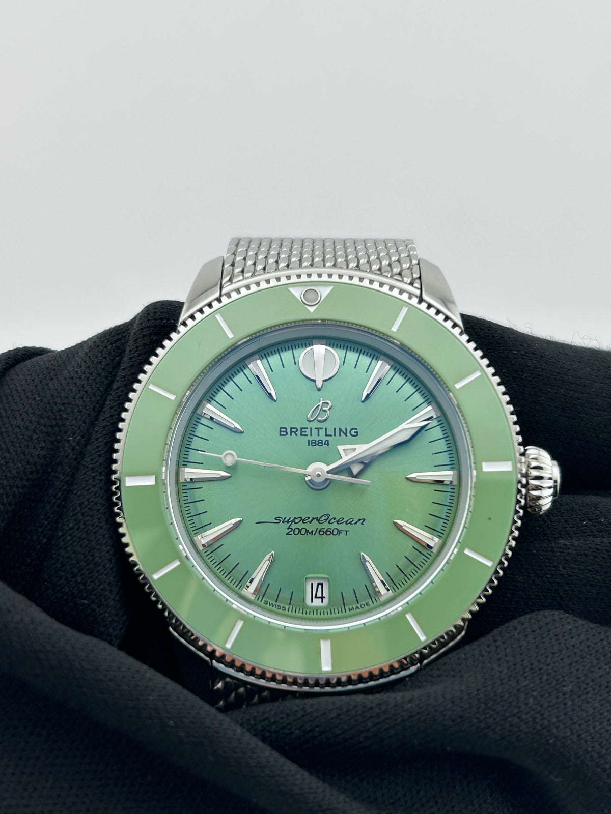 Breitling Superocean Heritage Green Dial on Mesh Metal Bracelet Ref. A10390 Complete — view 3