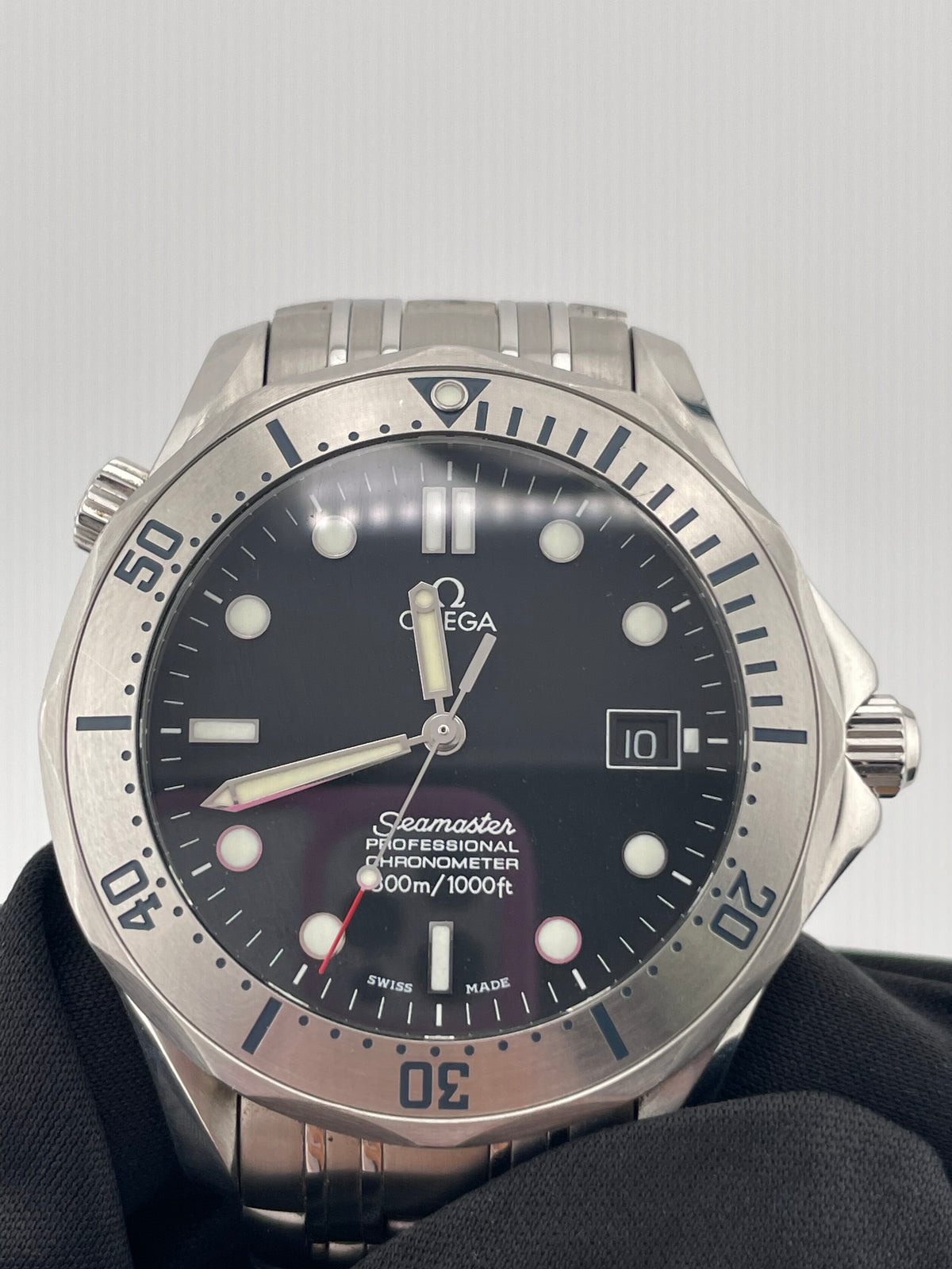 Omega Seamaster Black Dial on Stainless Steel Bracelet Ref. 2251.5 Card 2016 — view 3