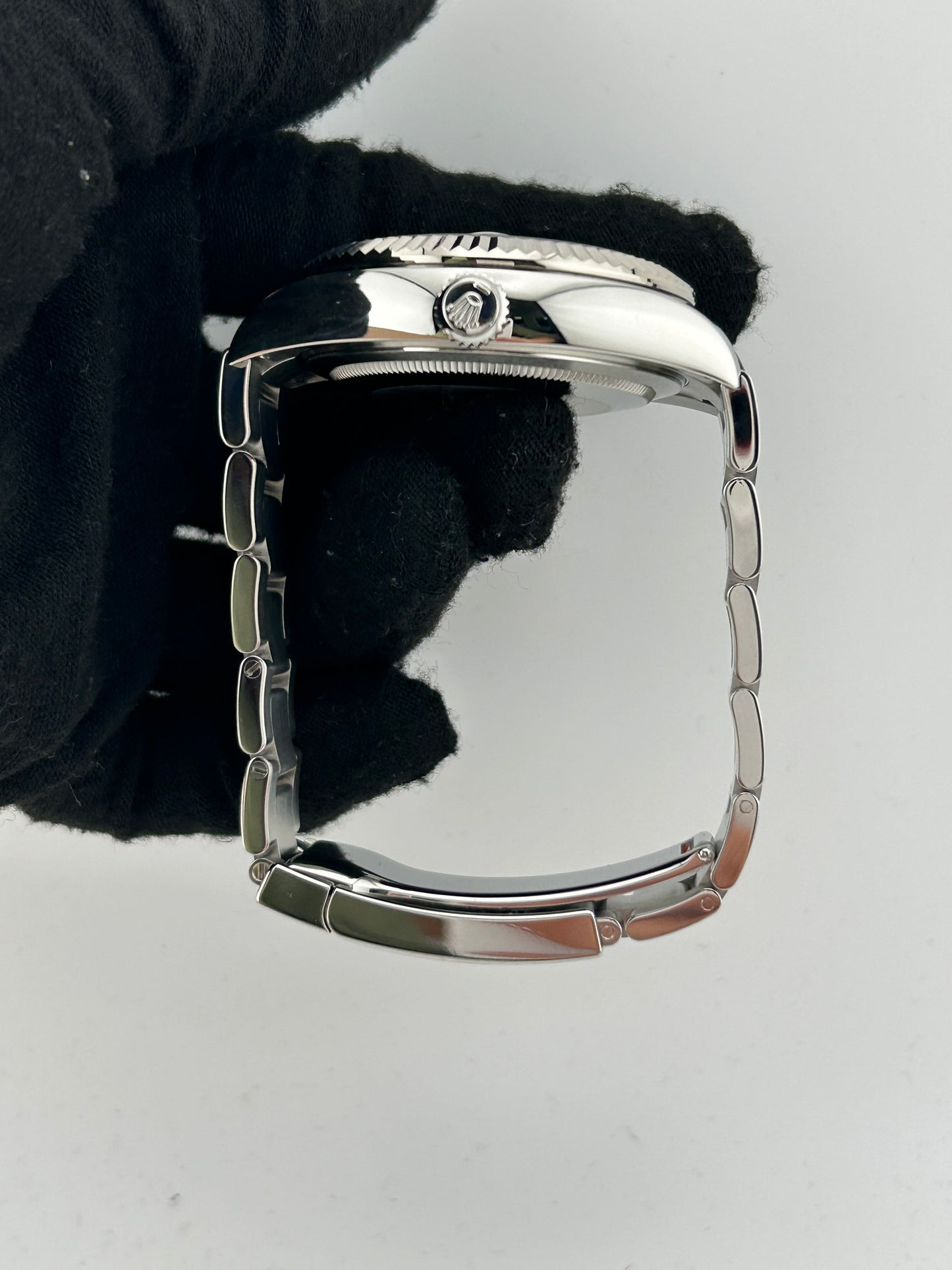Rolex SkyDweller Black Index Dial on Oyster Steel Bracelet Ref. 326934 Card 2023 — view 6