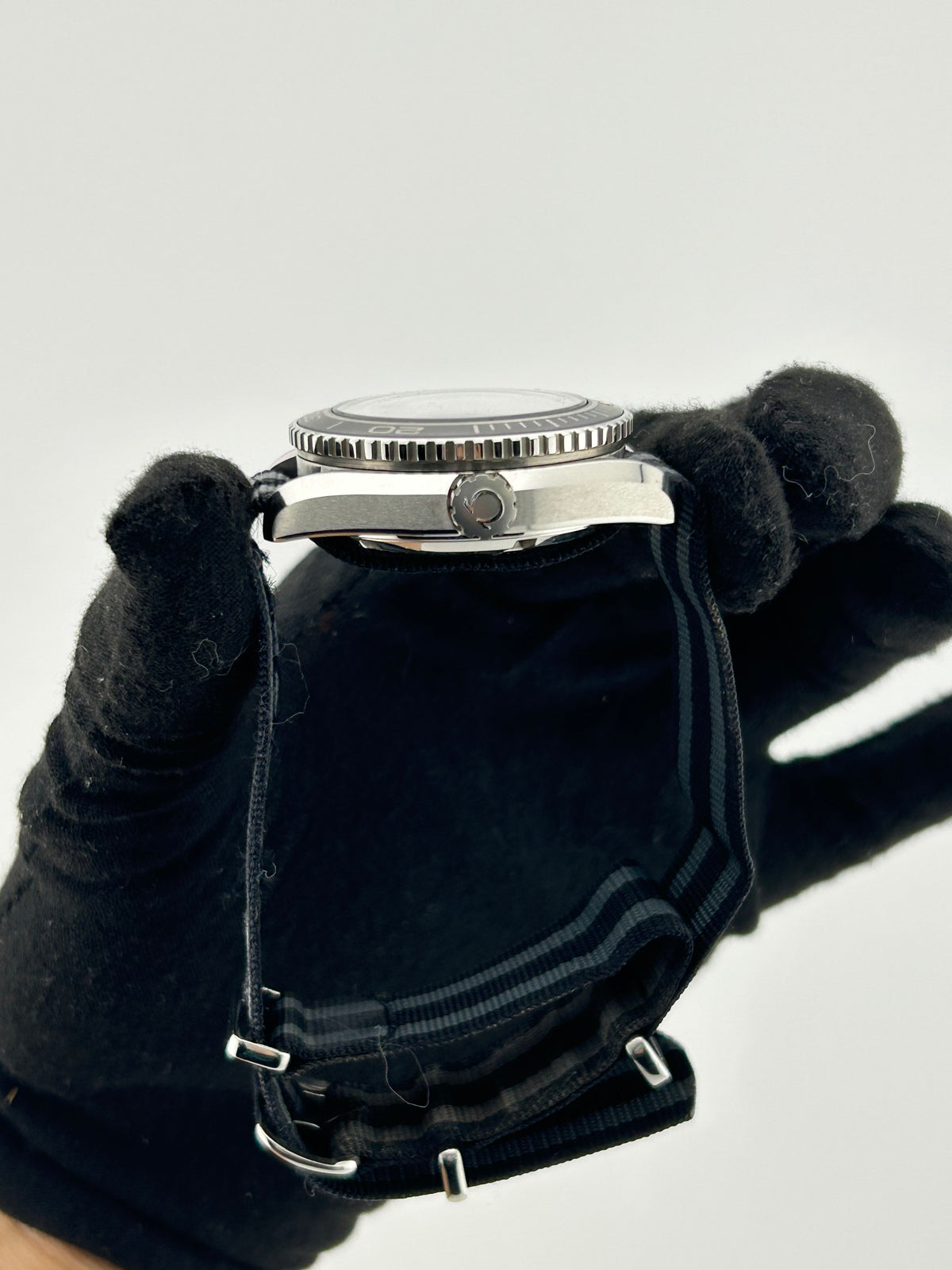 Omega Seamaster Planet Ocean Black Dial on Stainless Steel & Fabric Strap Ref. 232.30.38.20.01.001 Complete 2014 — view 5