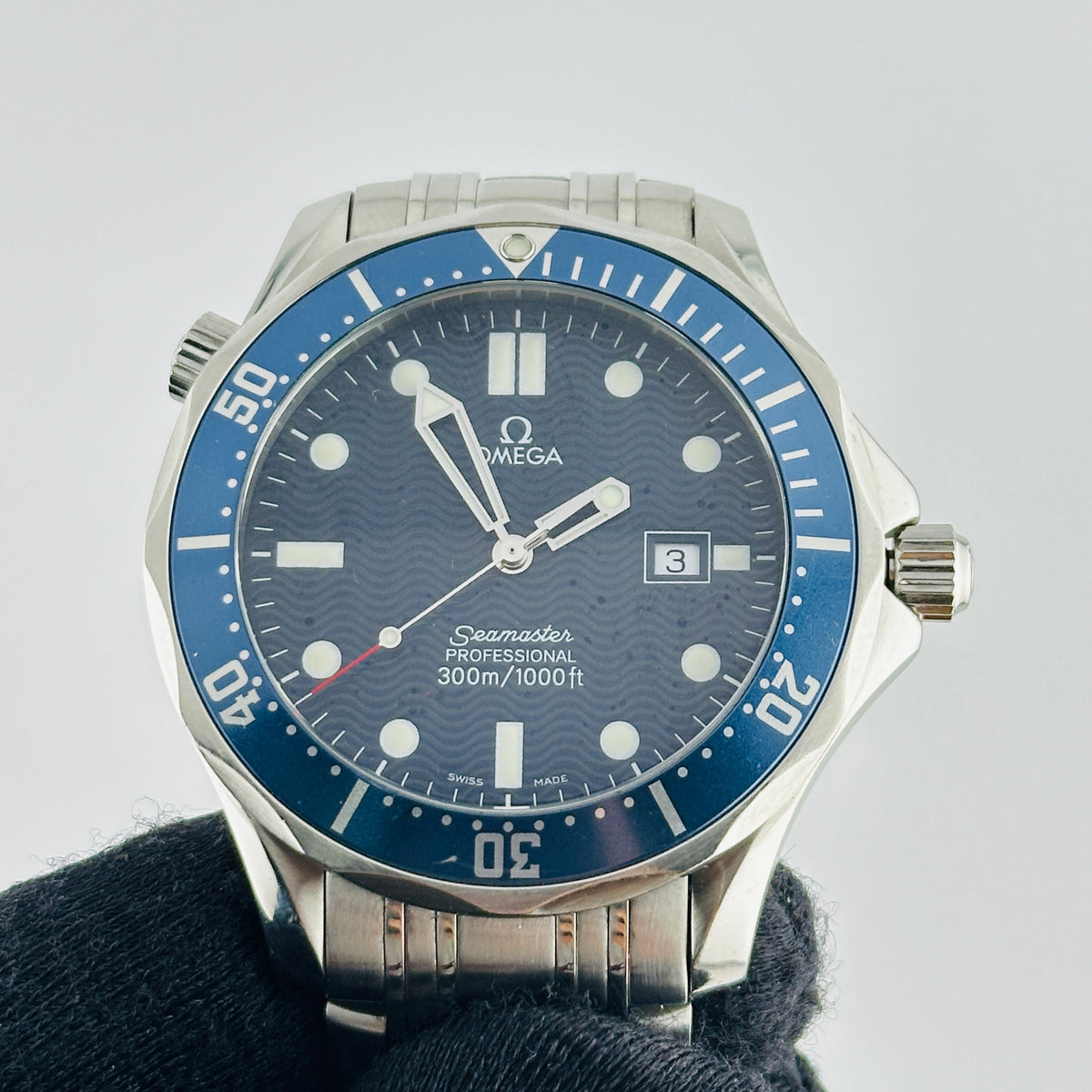 Omega Seamaster Blue Dial on Stainless Steel Bracelet Ref. 2541.80.00 — view 2