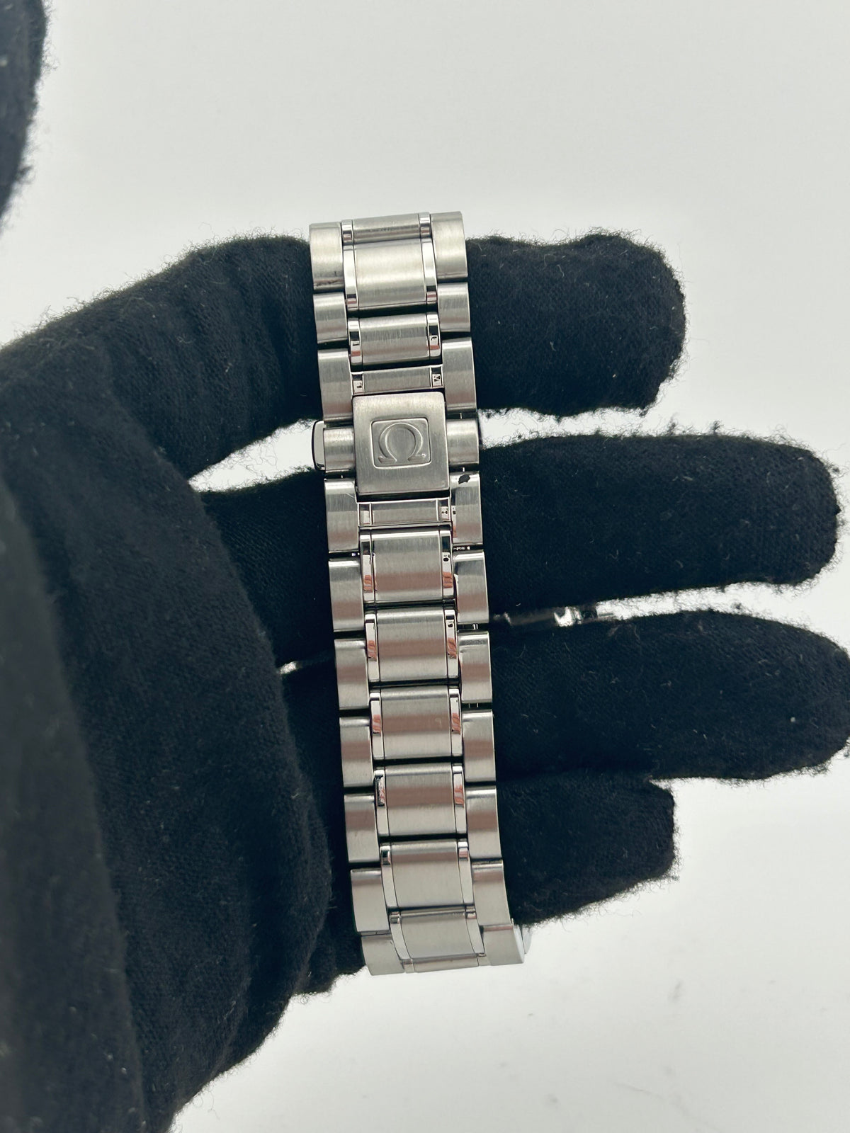 Omega Speedmaster Black Dial on Stainless Steel Bracelet Ref. 3513.50.00 — view 4