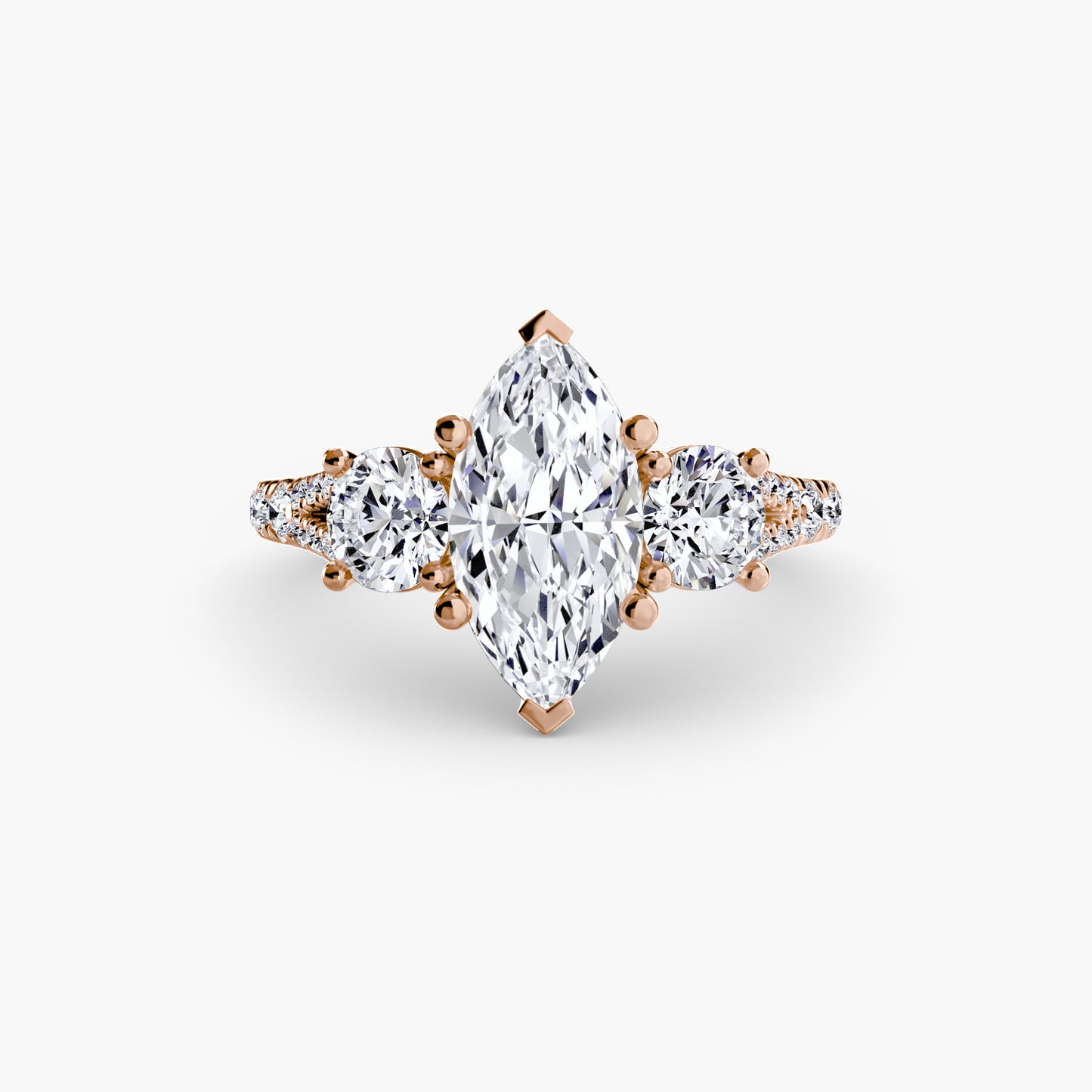 Anillo de tres piedras con banda pavé 3