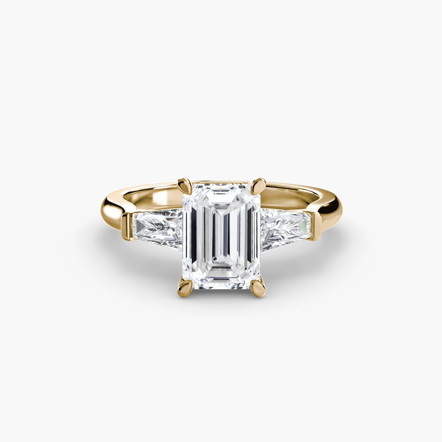 Anillo de tres piedras (piedras laterales baguette)
