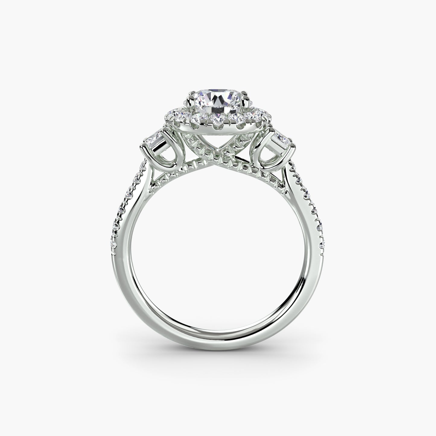 Anillo de tres piedras con halo 2