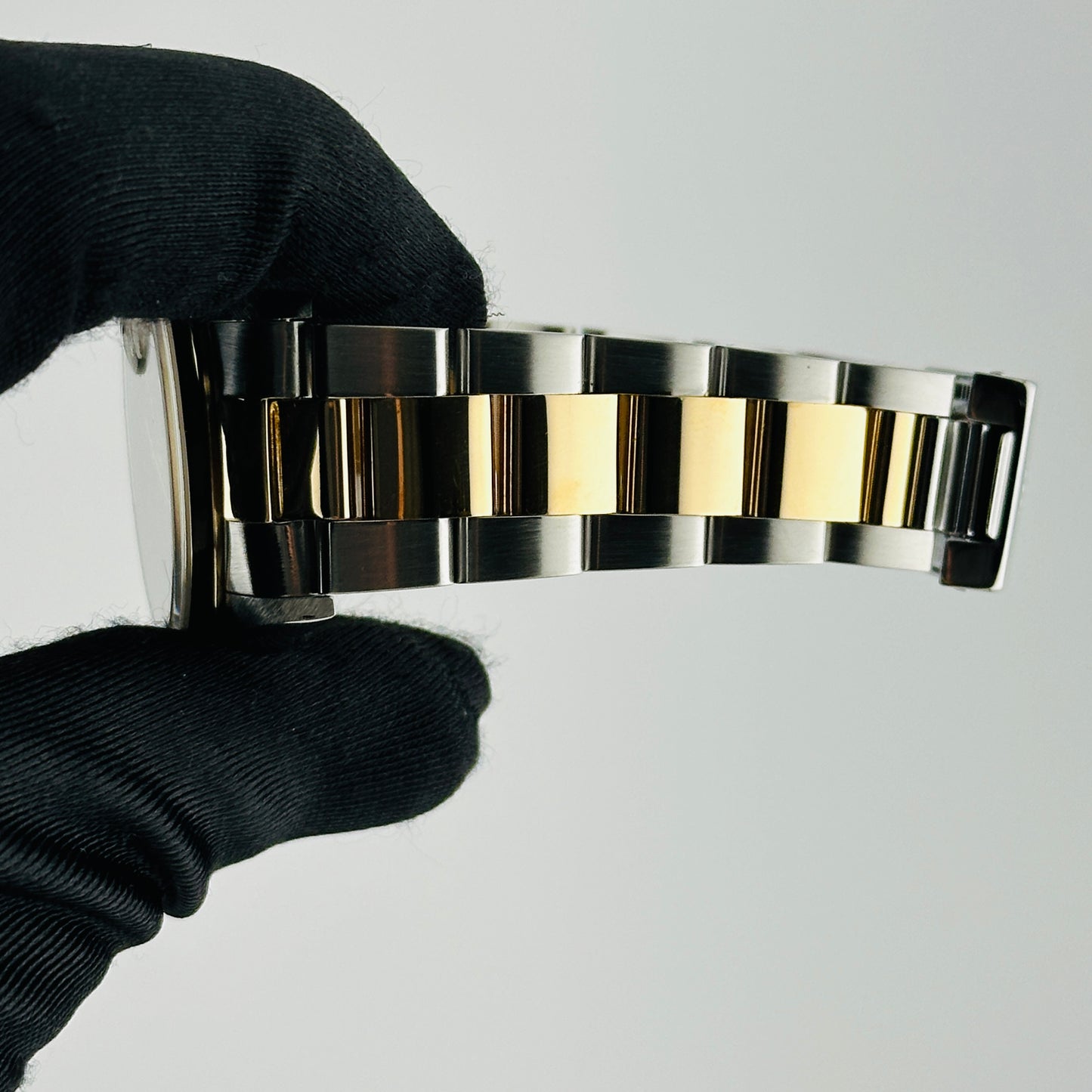 Rolex Datejust Champagne Stick Dial on Oyster Ref. 16203 Papers 2002 — view 4