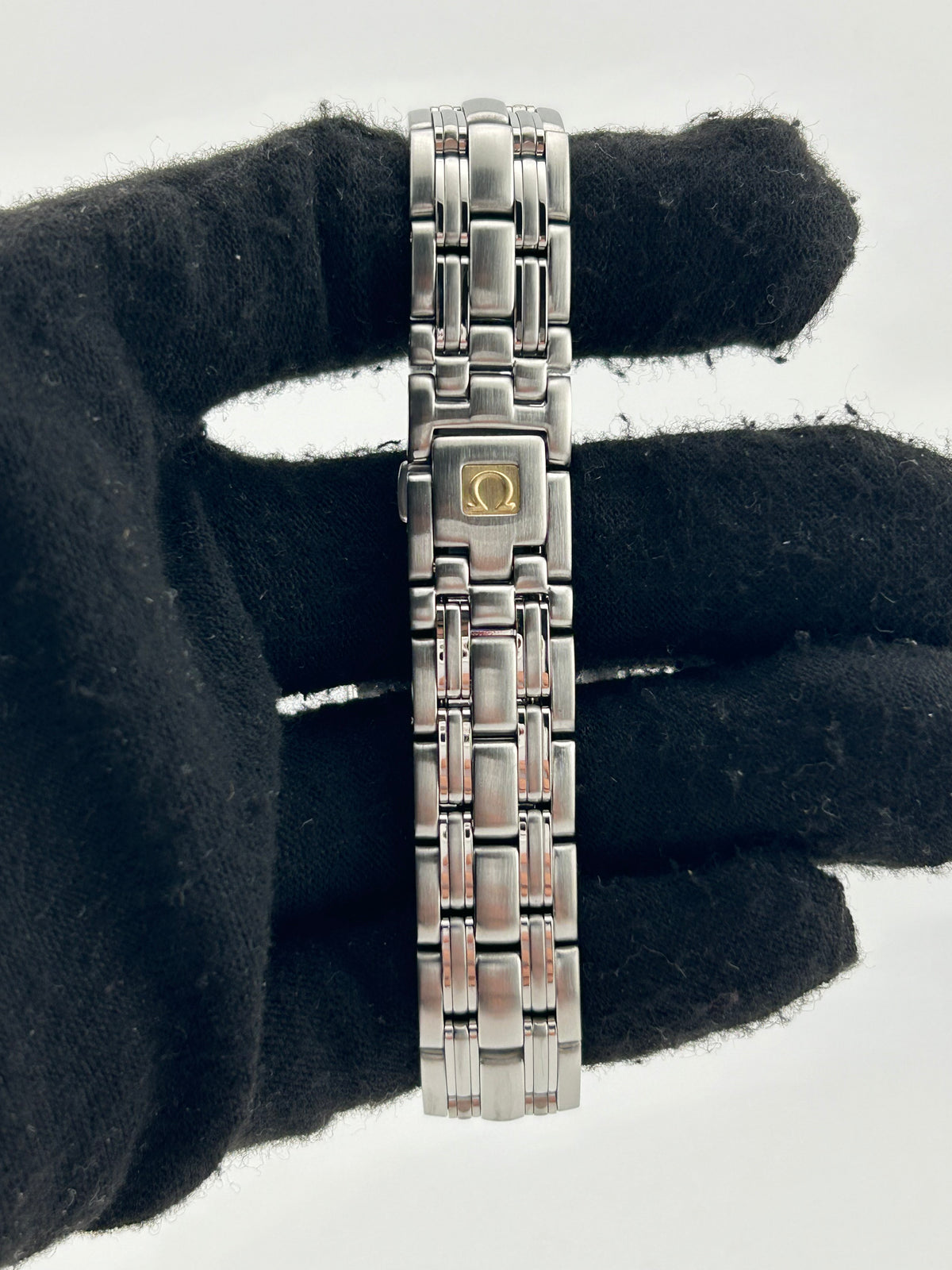 Omega Seamaster 120m Silver Dial on Stainless Steel Bracelet Ref. 2581.31.00 — view 4