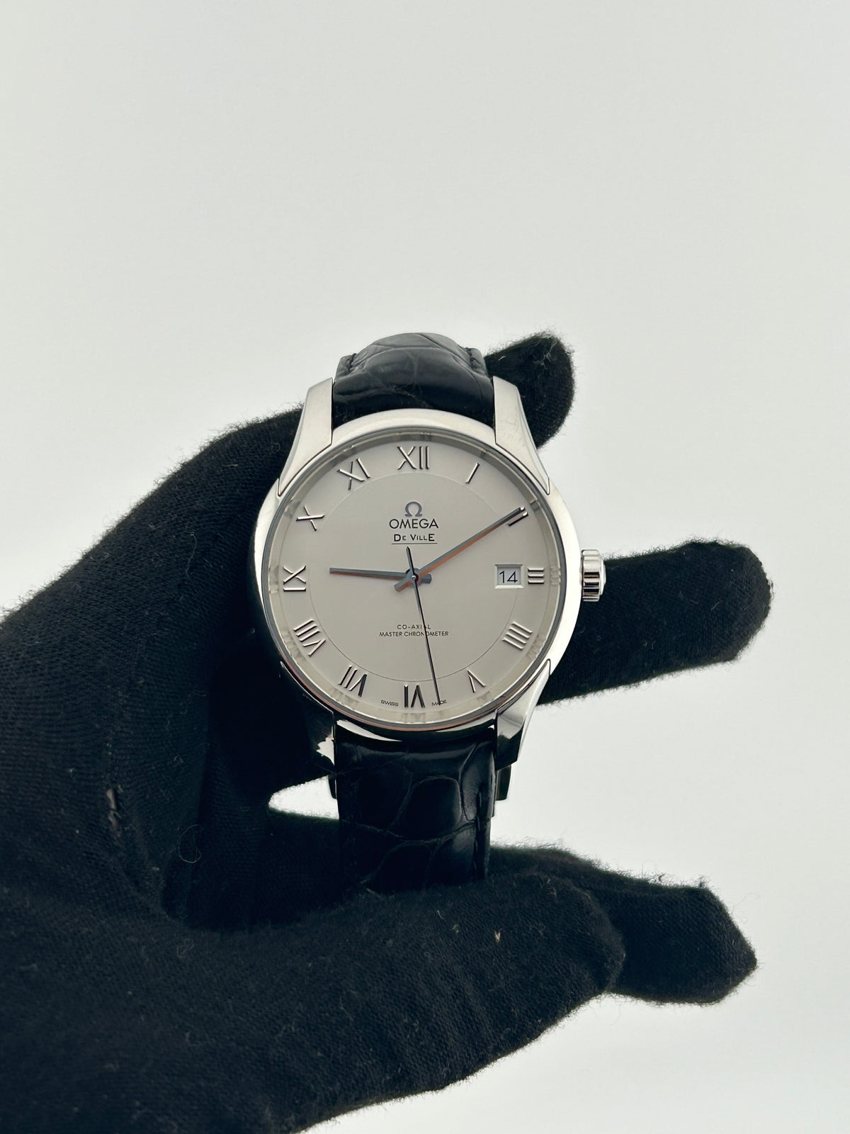 Omega De Ville Silver Roman Dial on Leather Ref. 433.13.41.21.02.001 Complete Open Date — view 2