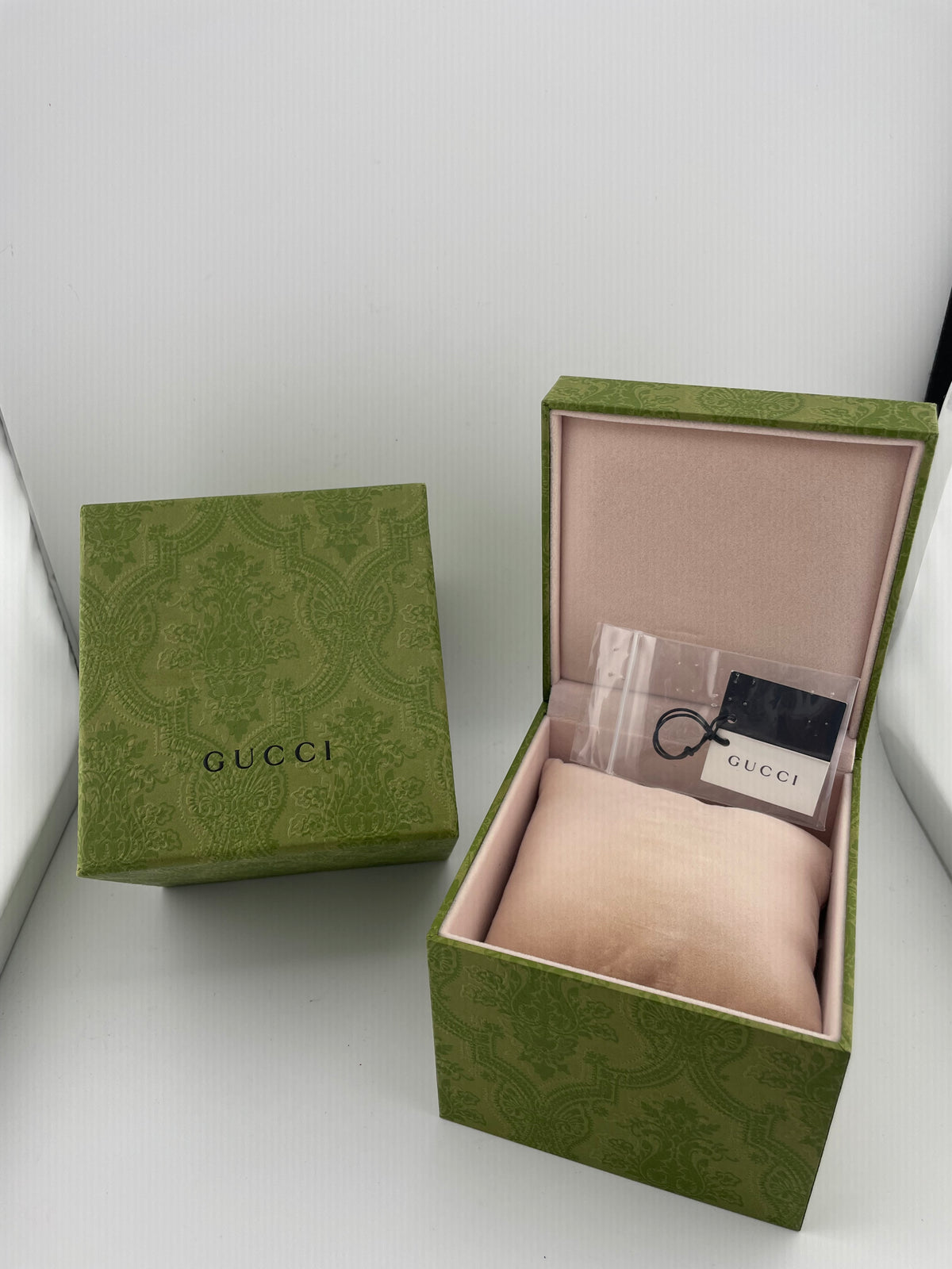 Gucci Gucci Grip Black Dial on Steel Bracelet Ref. YA157429 with Box — view 7