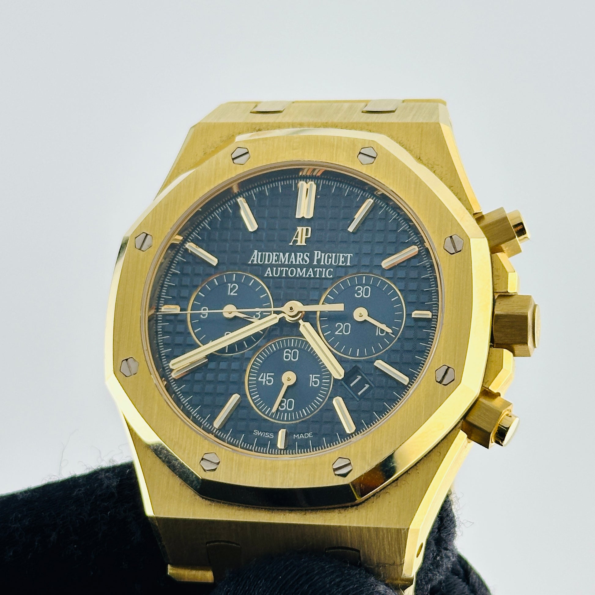 Audemars Piguet Royal Oak Chronograph Blue Dial on Bracelet Ref. 26320BA.OO.1220BA.02 Papers 2016 — view 3