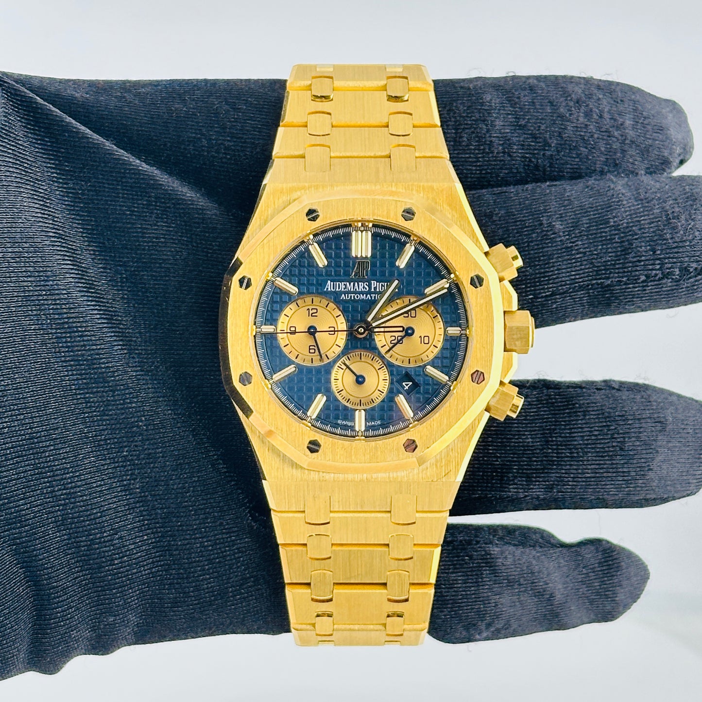 Audemars Piguet Royal Oak Selfwinding Chronograph Blue Dial on Yellow Gold Ref. 26331BA.OO.1220BA.01 Card 2020 — view 2