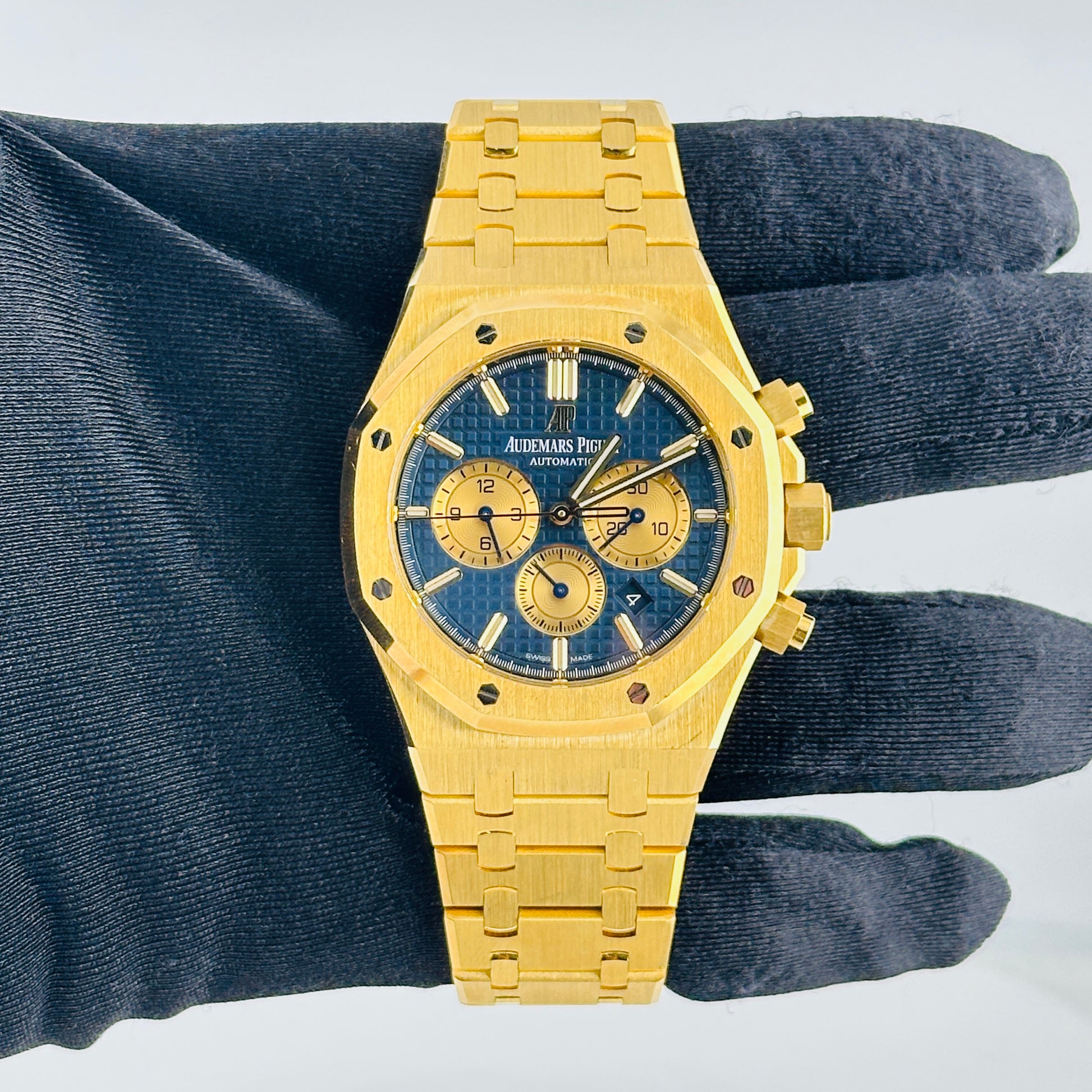 Audemars Piguet Royal Oak Selfwinding Chronograph Blue Dial on Yellow Gold Ref. 26331BA.OO.1220BA.01 Card 2020 — view 2