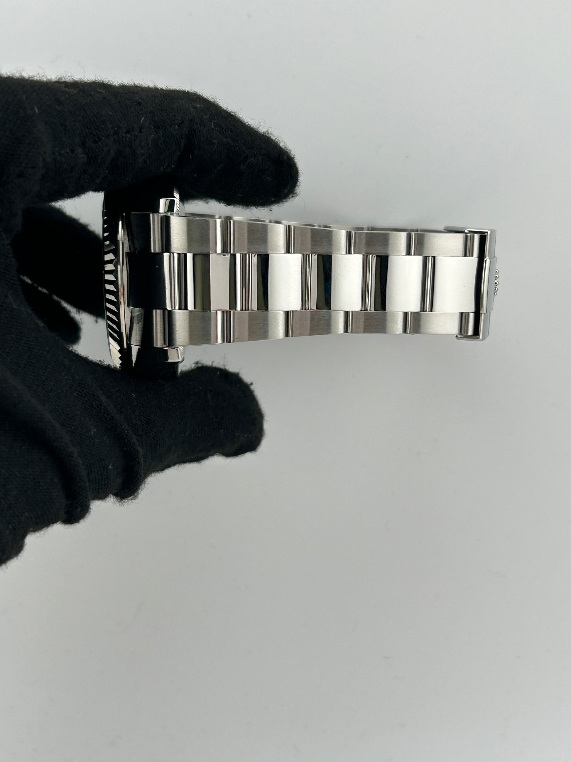 Rolex SkyDweller Black Index Dial on Oyster Steel Bracelet Ref. 326934 Card 2023 — view 5