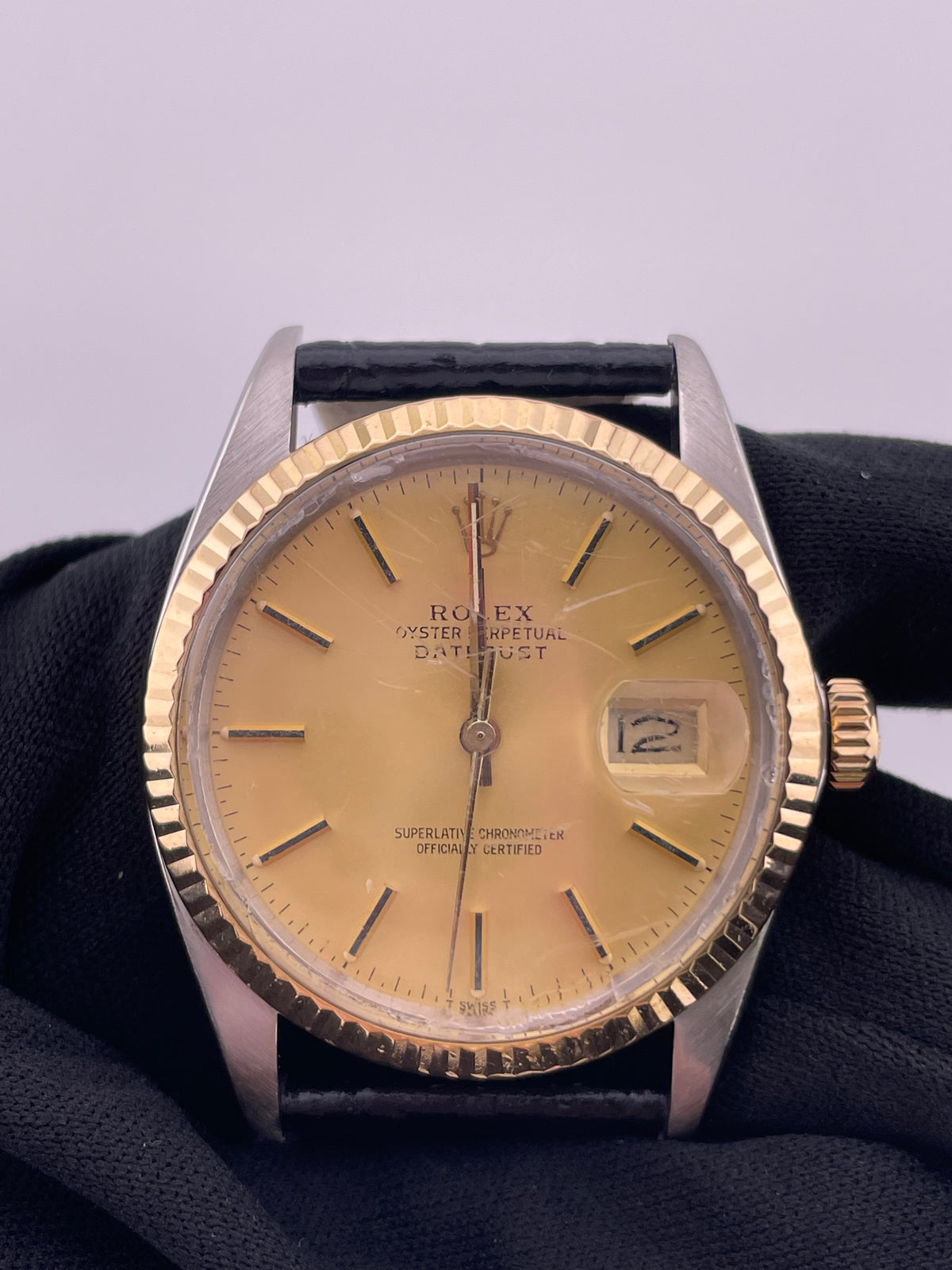 Rolex Datejust 36 Champagne Stick Dial on Generic Black Leather Strap Ref. 16013 1987 — view 3