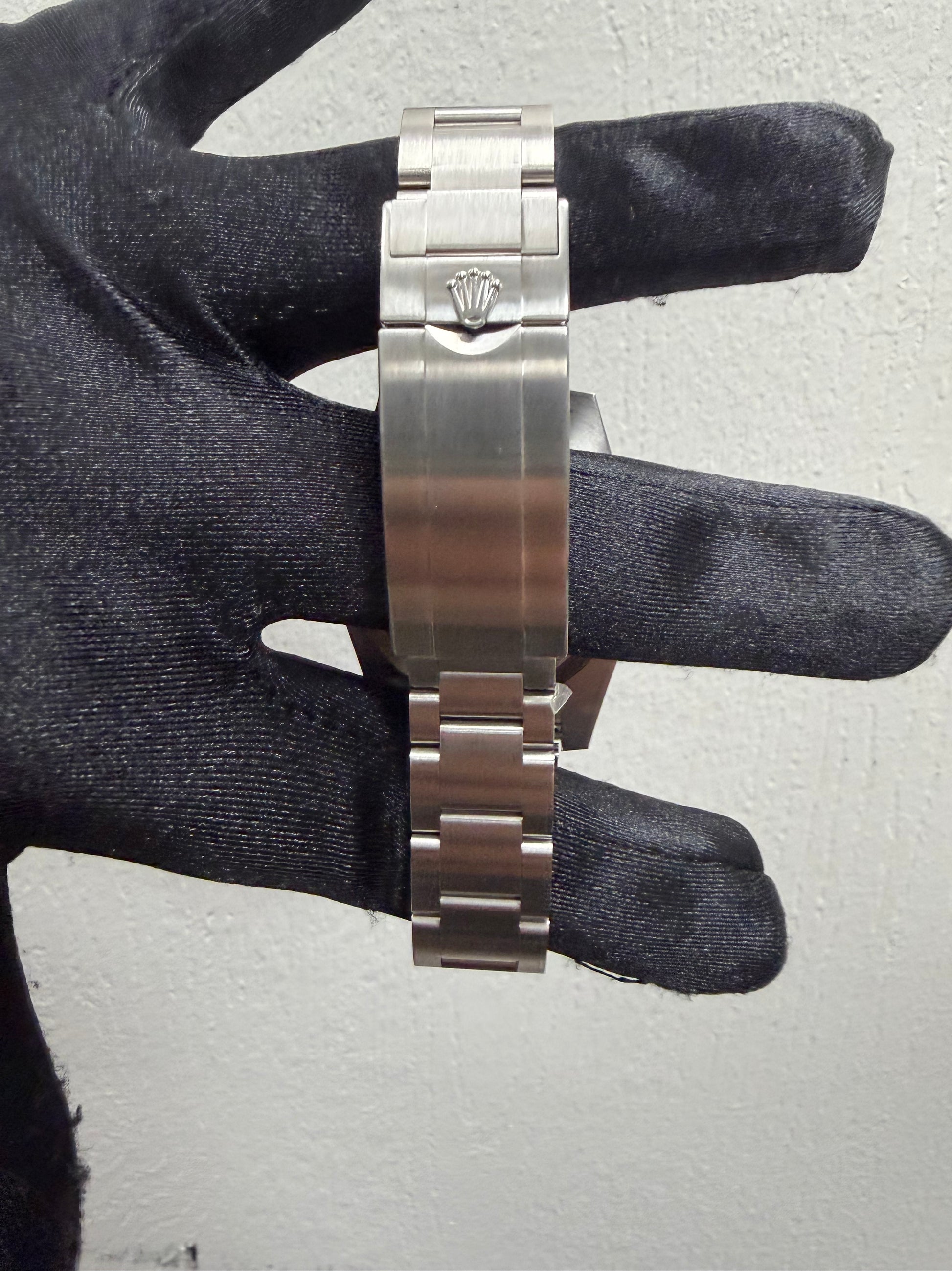 Rolex Submariner No-Date Black Dial on Oyster Ref. 114060 Card 2019 — view 3