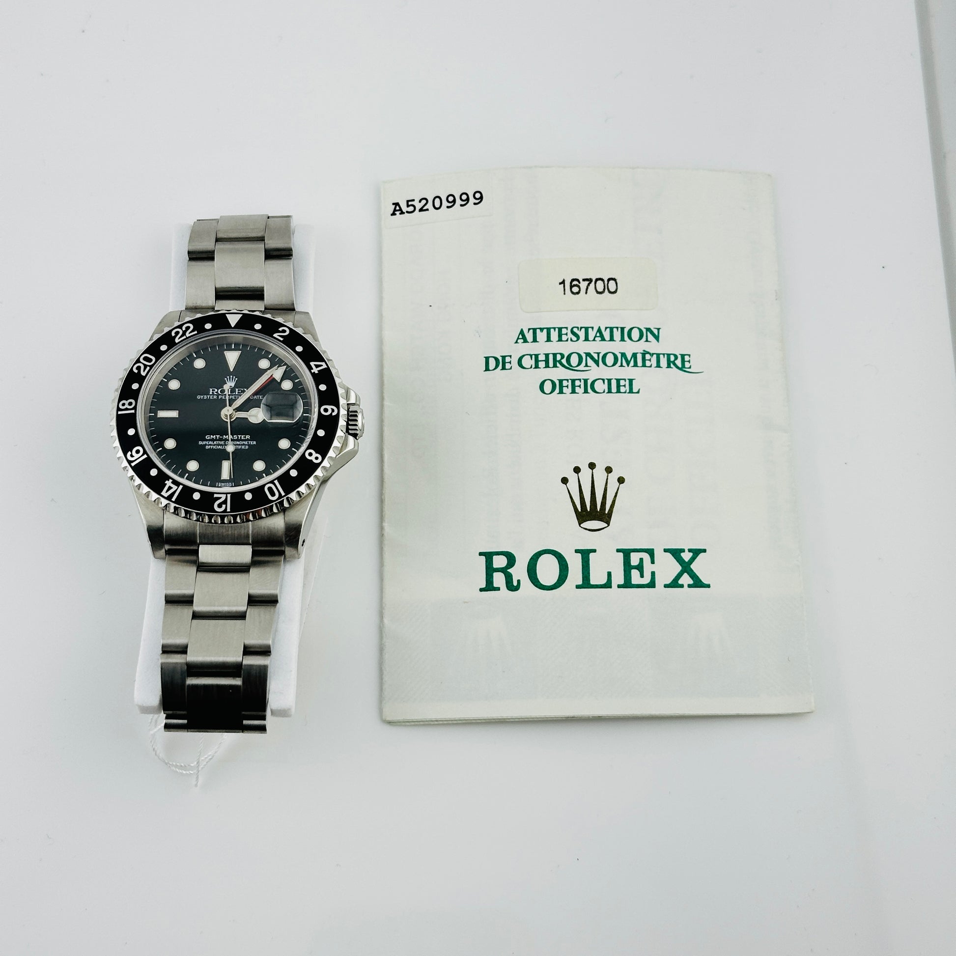Rolex GMT-Master Black Dial on Oyster Ref. 16700 Papers 2000 — view 6