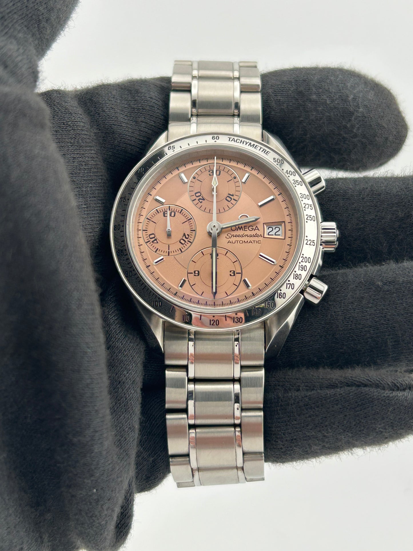 Omega Speedmaster Date Salmon Dial on Stainless Steel Bracelet Ref. 3513.60 — view 2