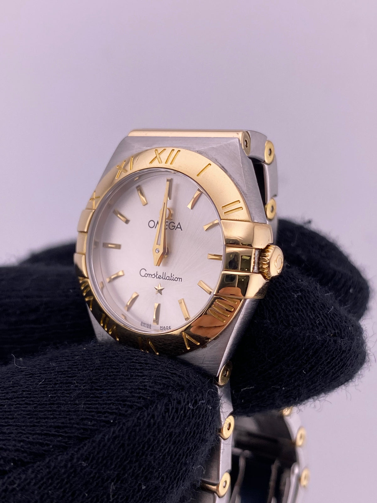 Omega Constellation Silver Dial on Stainless Steel & Red Gold Plated Bracelet Ref. 123.20.24.60.02.001 — view 3