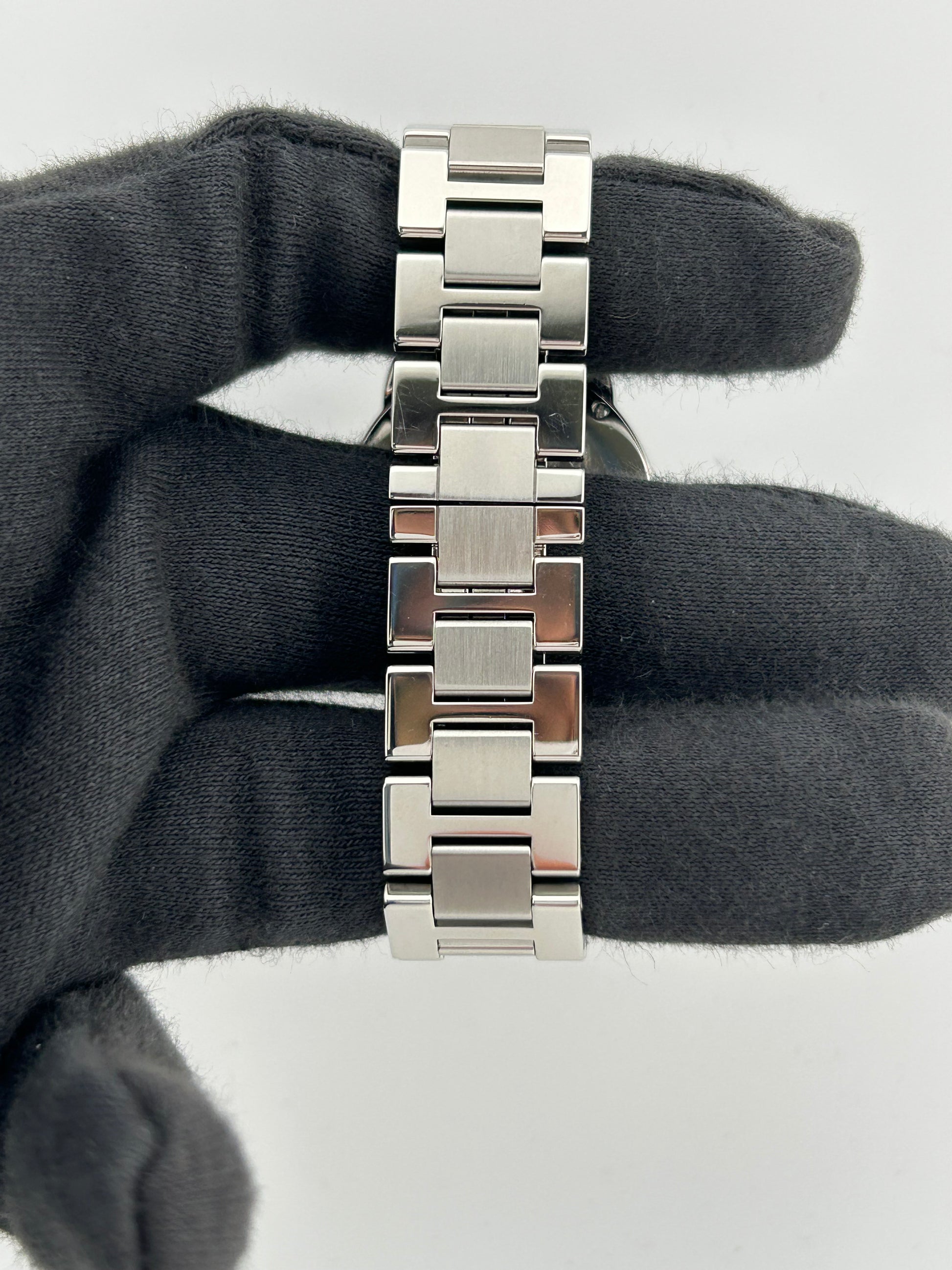 Cartier Ronde Solo Silver Dial on Bracelet Ref. W6701004 Papers 2013 — view 4