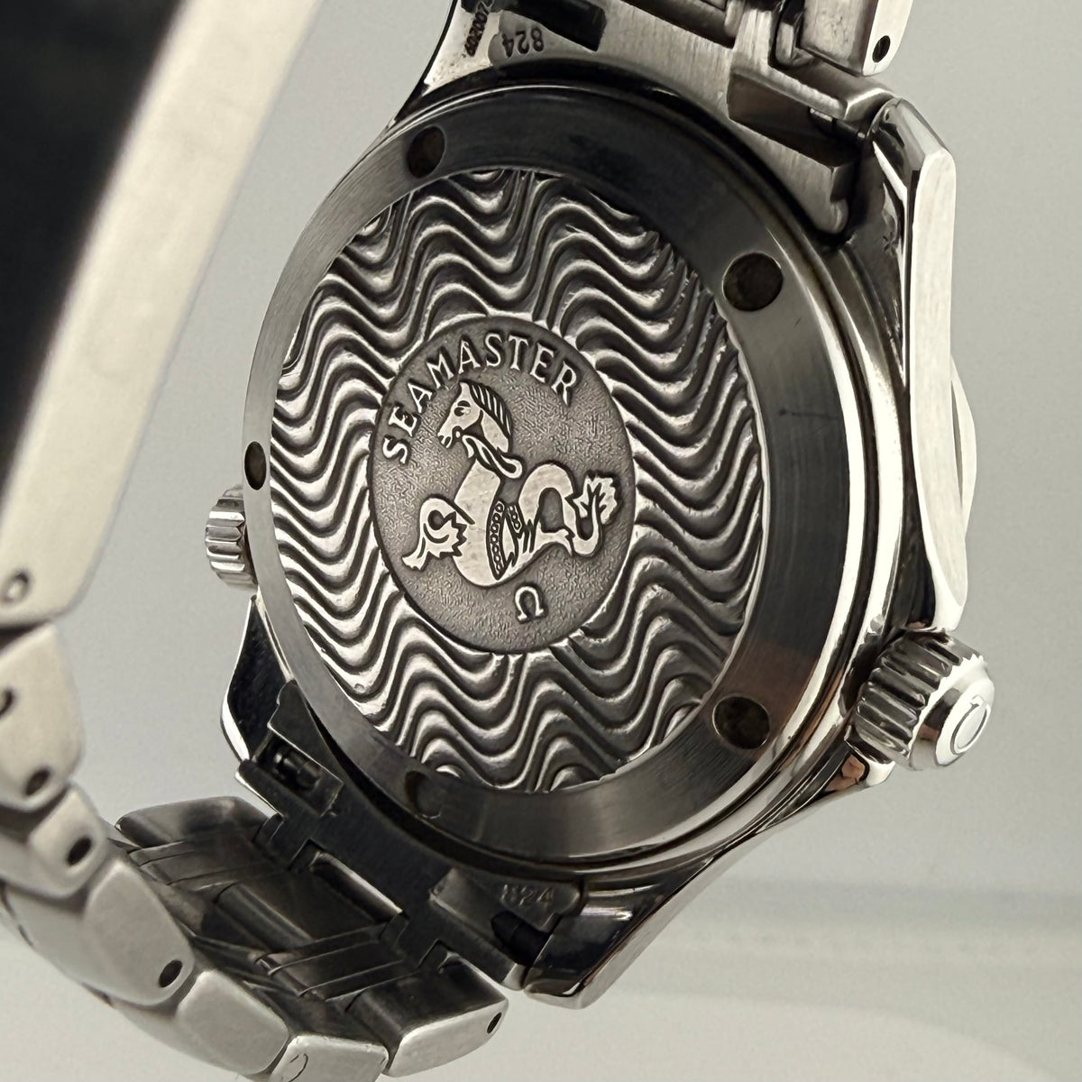Omega Seamaster 300M Blue Dial on Stainless Steel Ref. 2552.80.00 — view 3