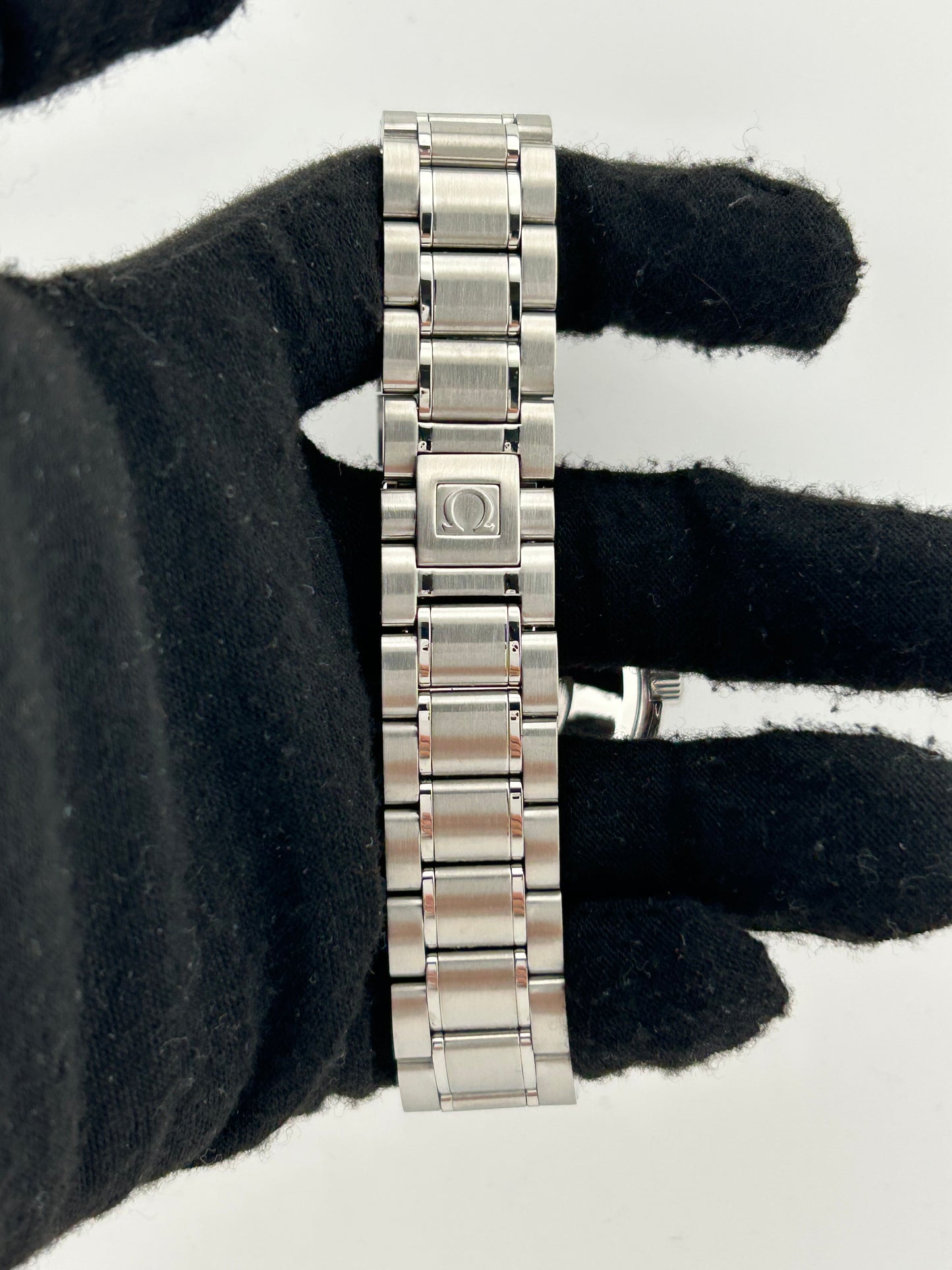 Omega Speedmaster Black Dial on Stainless Steel Bracelet Ref. 3513.5 Card 2000 — view 4