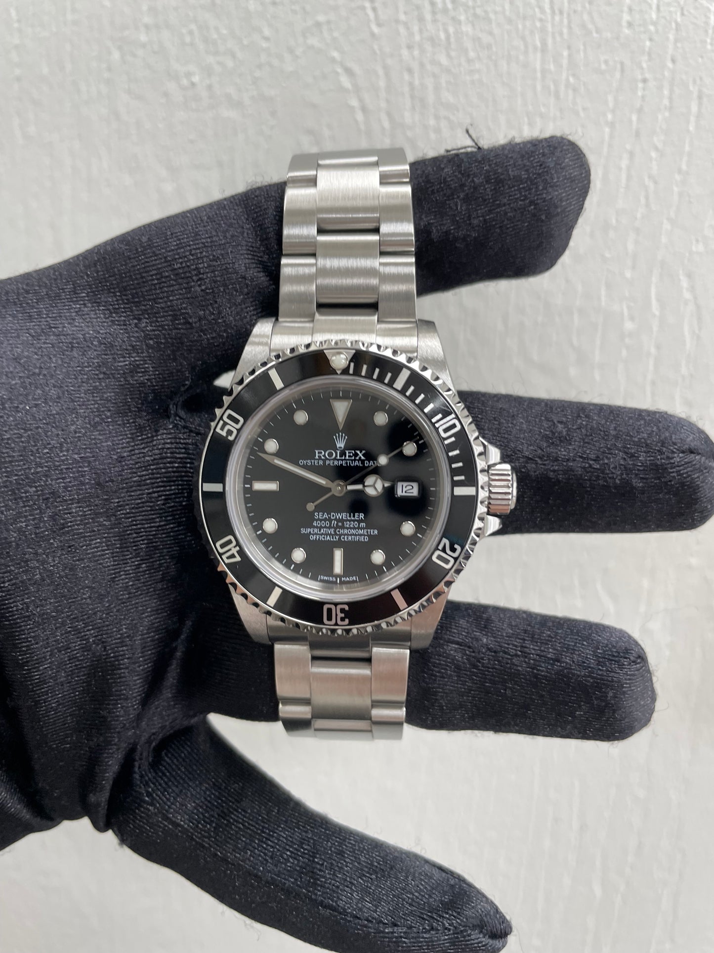Rolex Sea-Dweller Black Dial on Oyster Ref. 16600 Papers 2000 — view 2