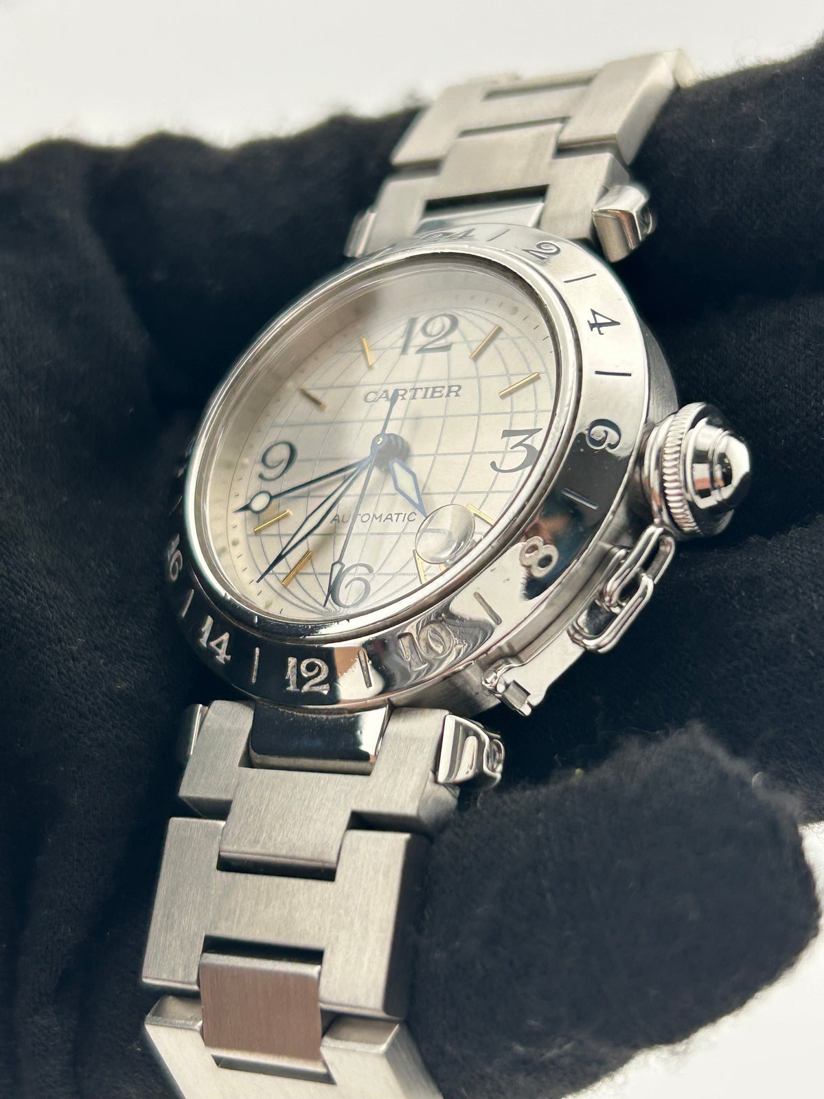 Cartier Pasha GMT Silver Dial on Stainless Steel Bracelet Ref. W31029M7 — view 3