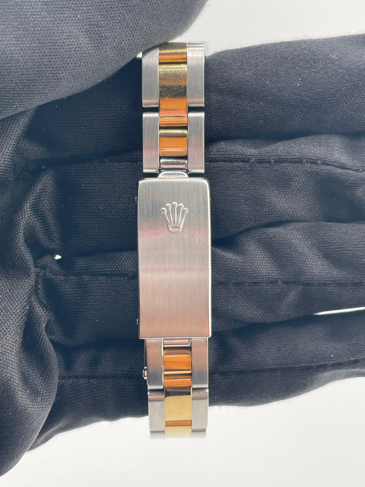 Rolex Oyster Perpetual Gold/ Diamond Markers Dial on Oyster Bracelet Ref. 76193G — view 4