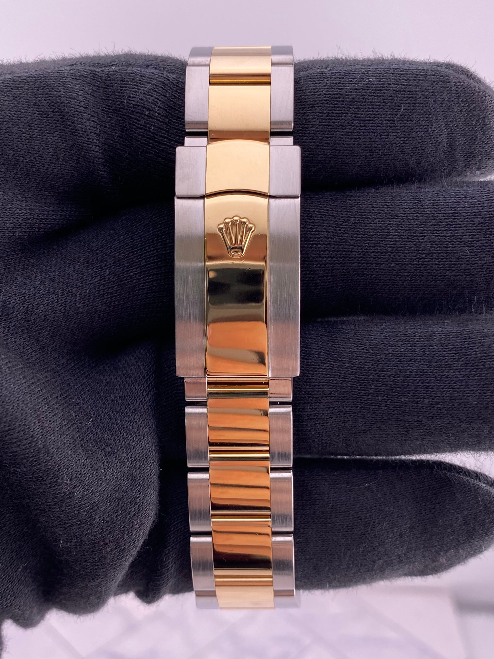 Rolex Datejust 41 Black Index Dial on Oyster Ref. 126333 Card 2016 — view 4