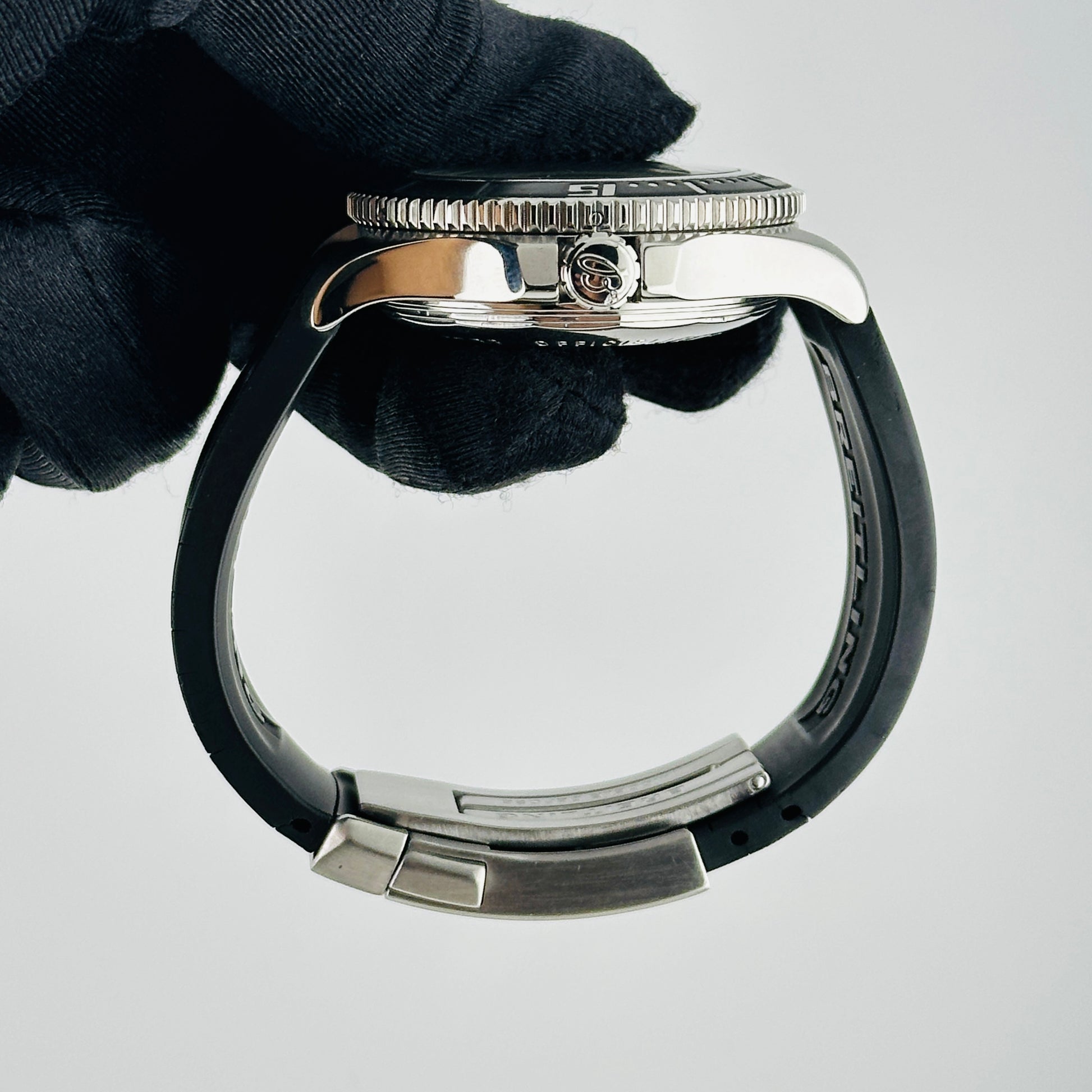 Breitling Aeromarine Superocean Black Dial on Stainless Steel Bracelet Ref. A17391 — view 5