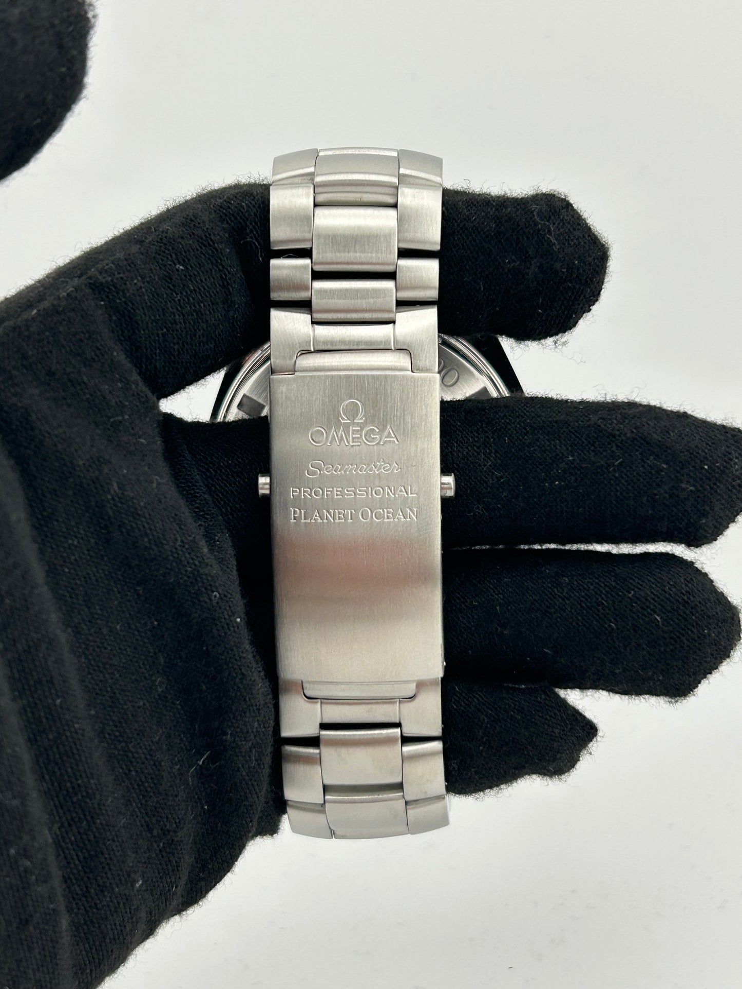 Omega Seamaster Planet Ocean Black Dial on Stainless Steel Bracelet Ref. 2200.50.00 Card 2006 — view 4