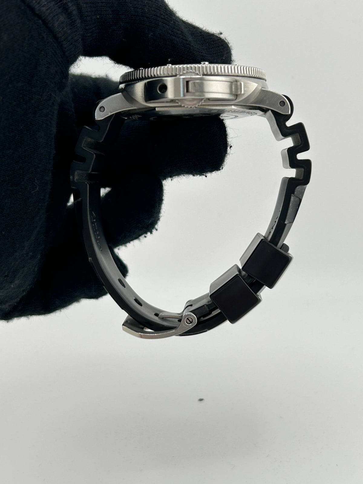 Panerai Luminor Submersible 3 Days Black Dial on Black Rubber Strap Ref. PAM00683 Complete 2019 — view 6