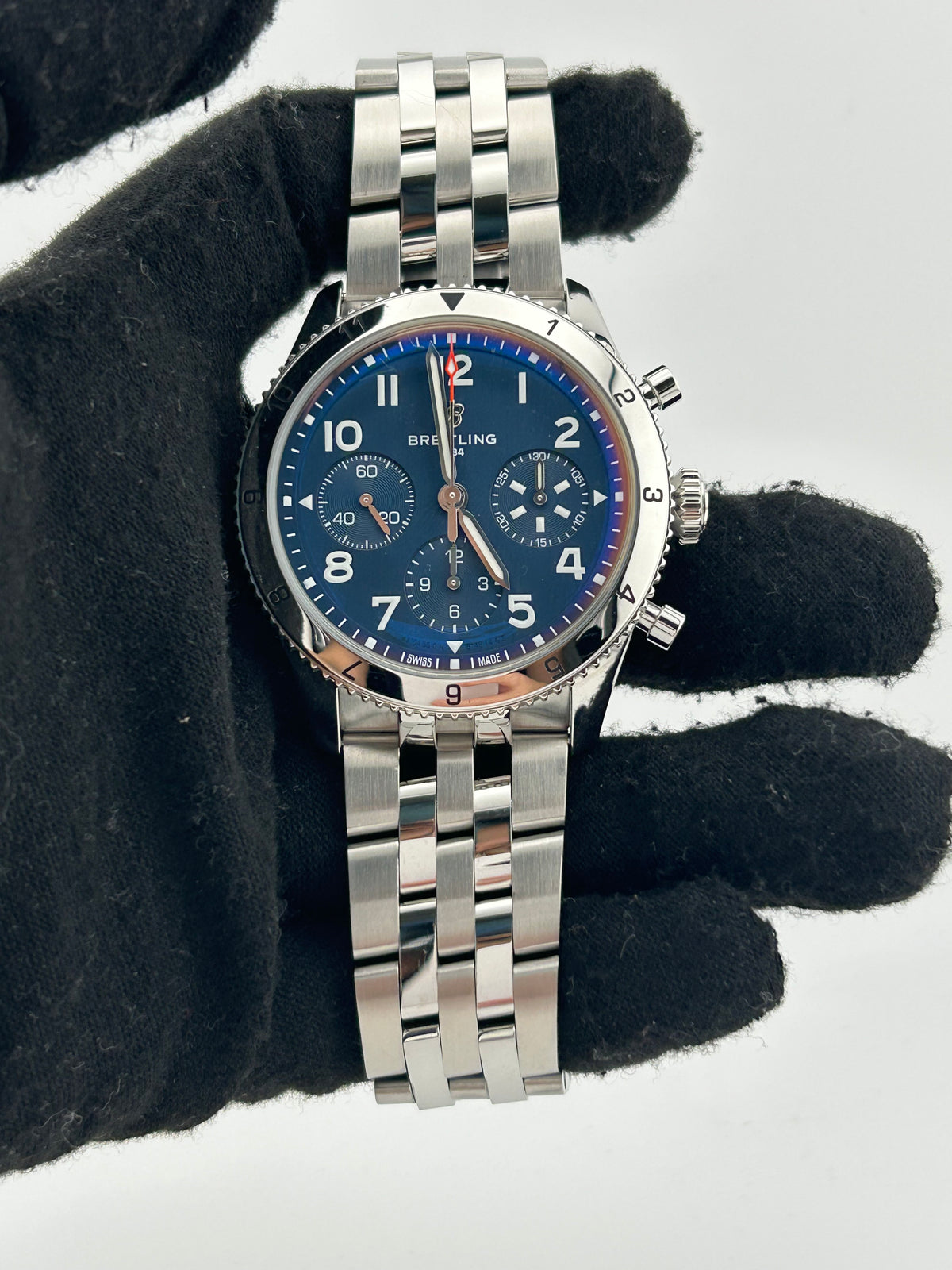 Breitling Classic AVI Chronograph Blue Dial on Stainless Steel Bracelet Ref. A233801A1C1A1 Complete 2023 — view 2