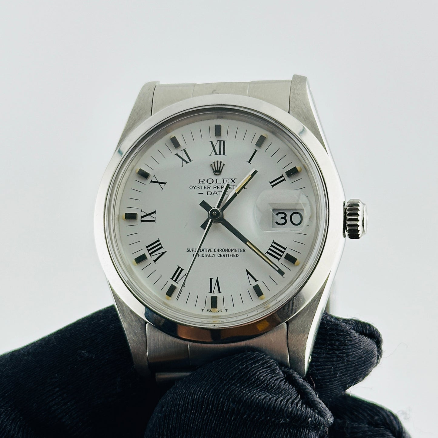 Rolex Oyster Perpetual Date White Roman Dial on Oyster Bracelet Ref. 15000 1982 — view 3
