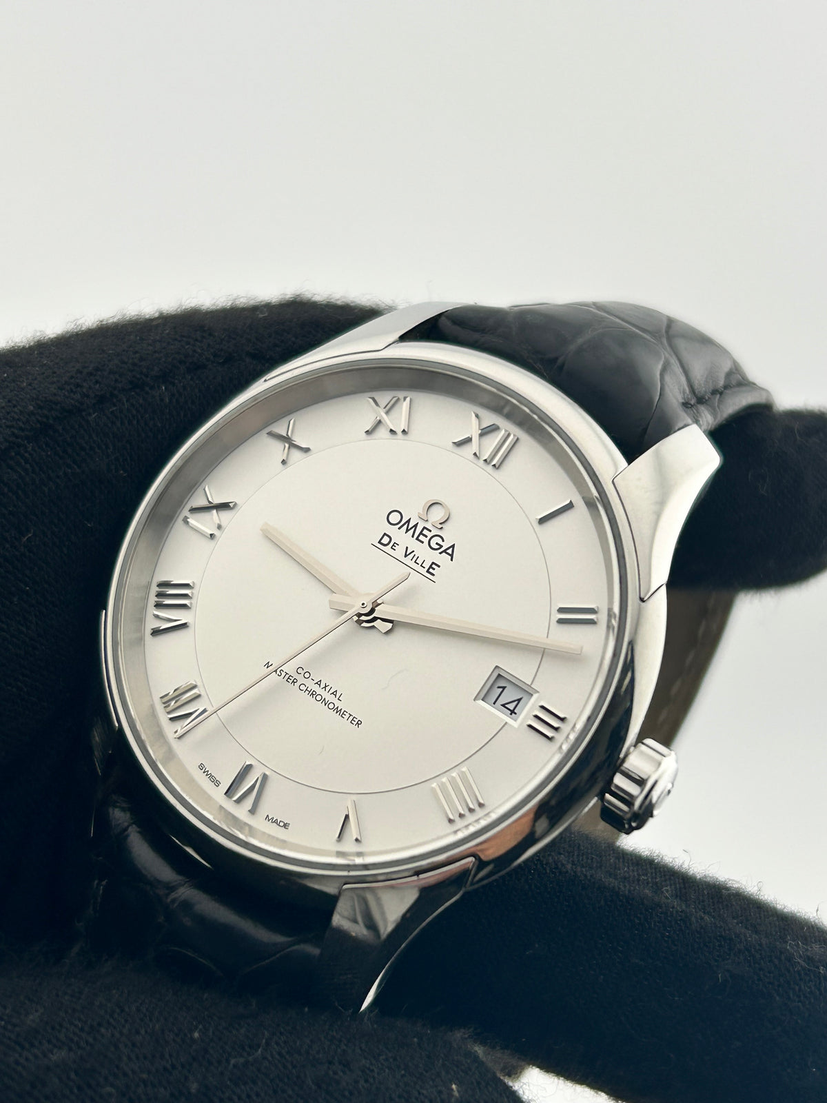 Omega De Ville Silver Roman Dial on Leather Ref. 433.13.41.21.02.001 Complete Open Date — view 3