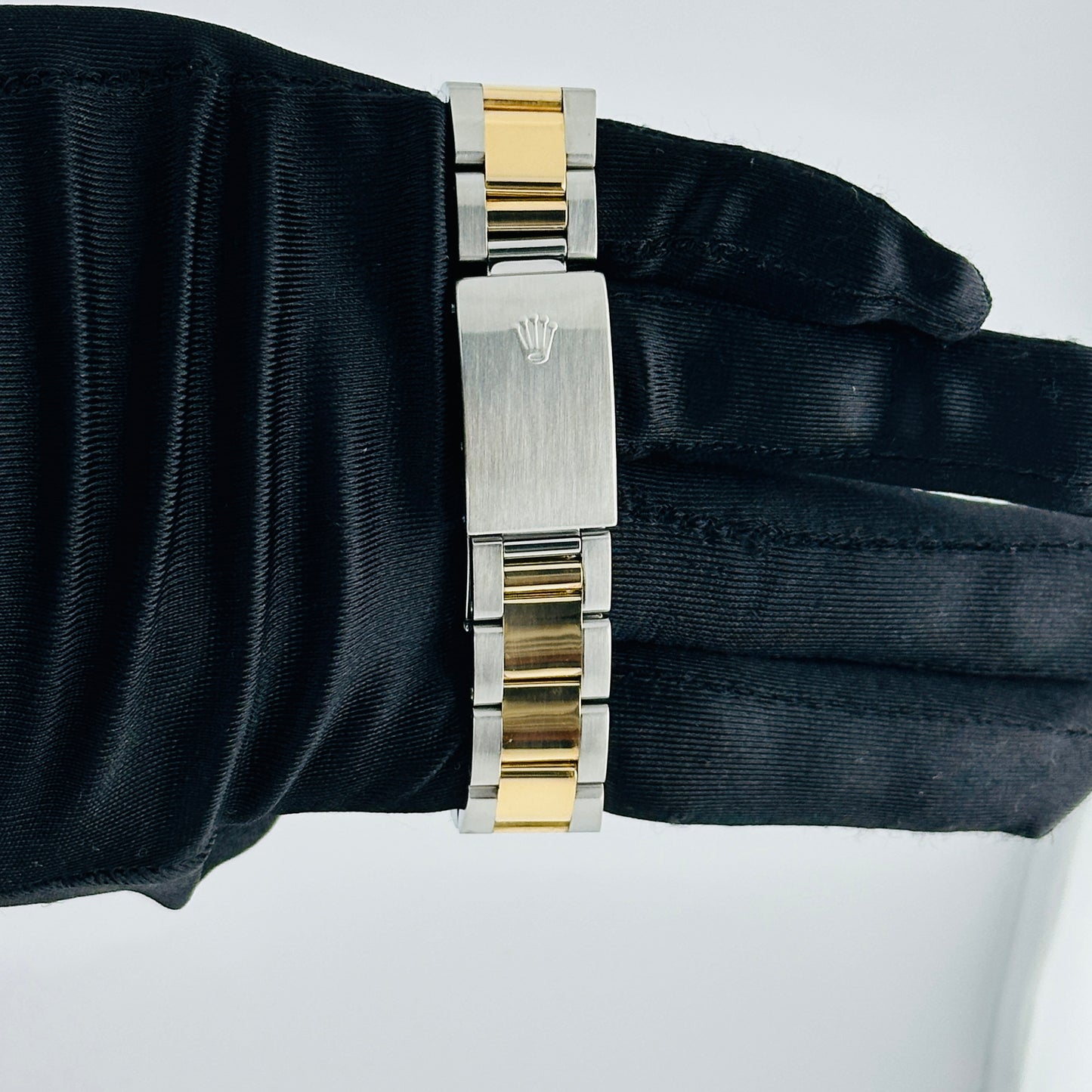 Rolex Datejust Champagne Stick Dial on Oyster Ref. 16203 Papers 2002 — view 3