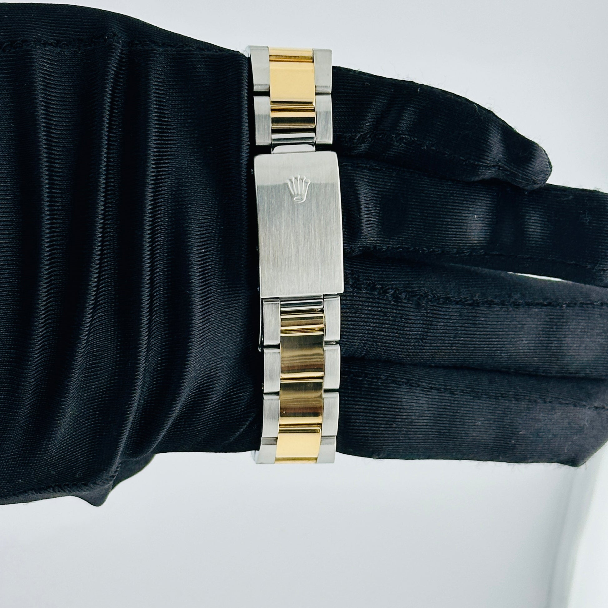 Rolex Datejust Champagne Stick Dial on Oyster Ref. 16203 Papers 2002 — view 3