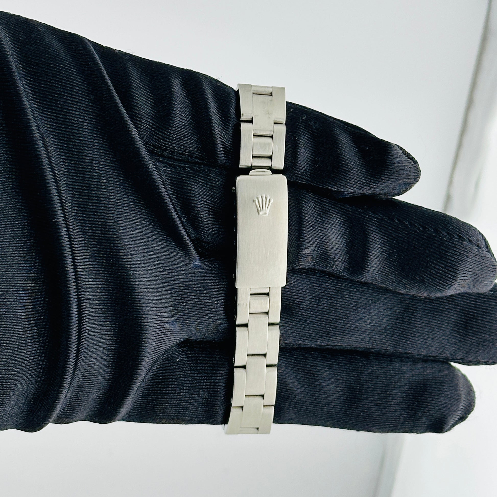 Rolex Oyster Perpetual Silver Dial on Oyster Ref. 67180 Papers 1996 — view 4