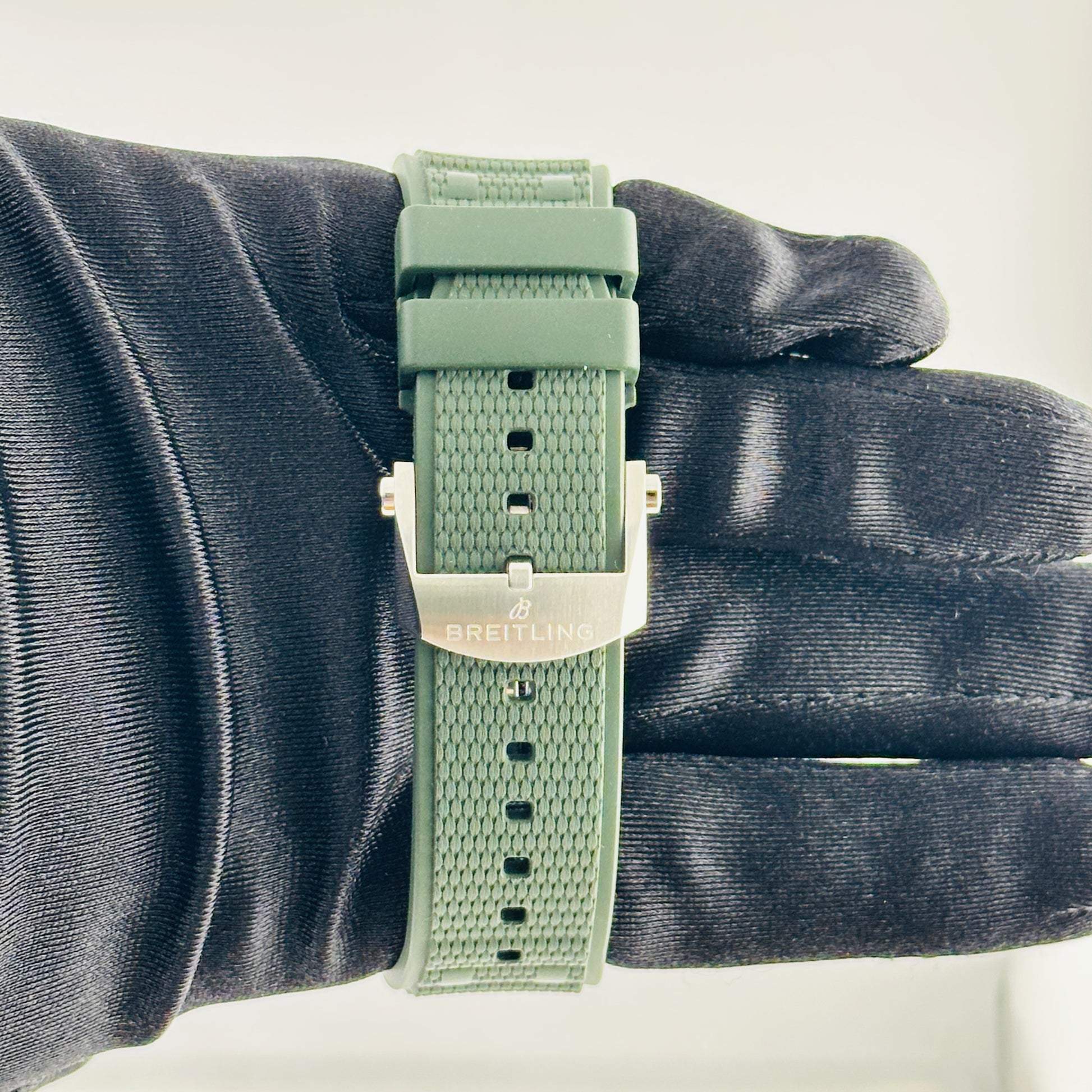 Breitling Chronomat B01 Green Dial on Rubber Strap Ref. AB0134101L2S1 Card Open Date — view 5