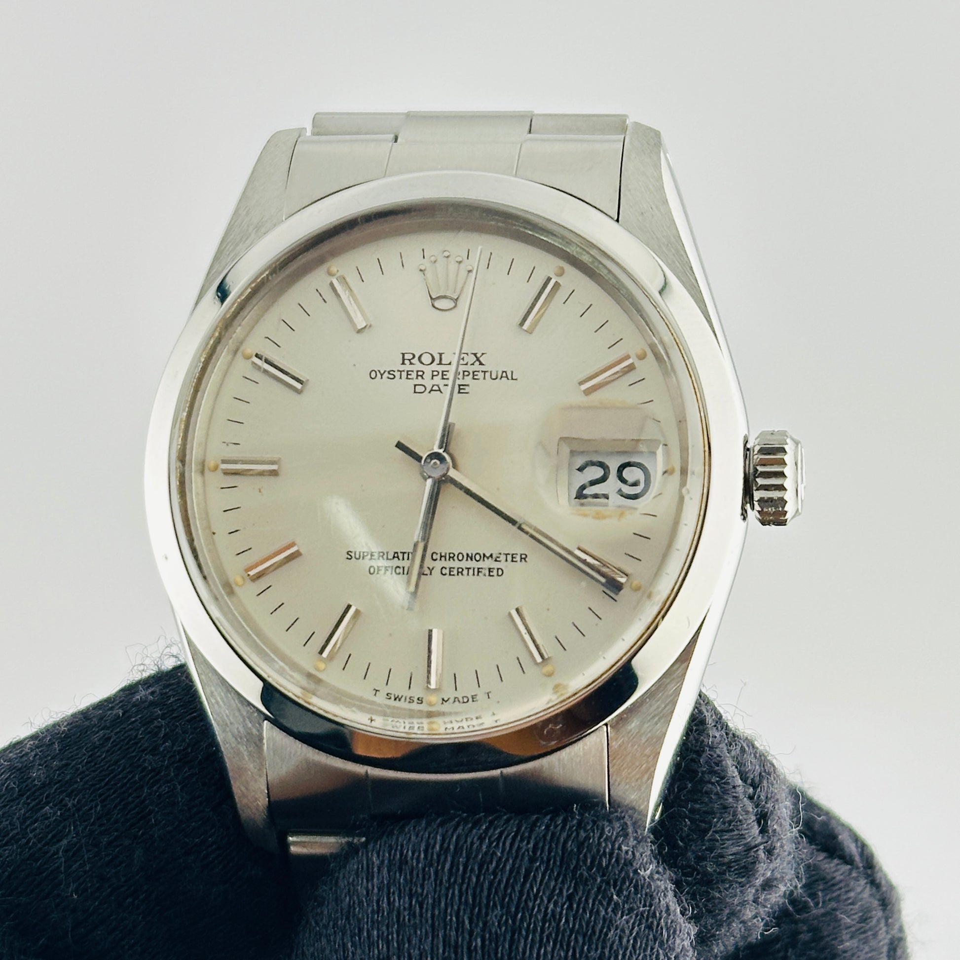 Rolex Oyster Perpetual Date Silver Stick Dial on Oyster Bracelet Ref. 15000 1986 — view 2