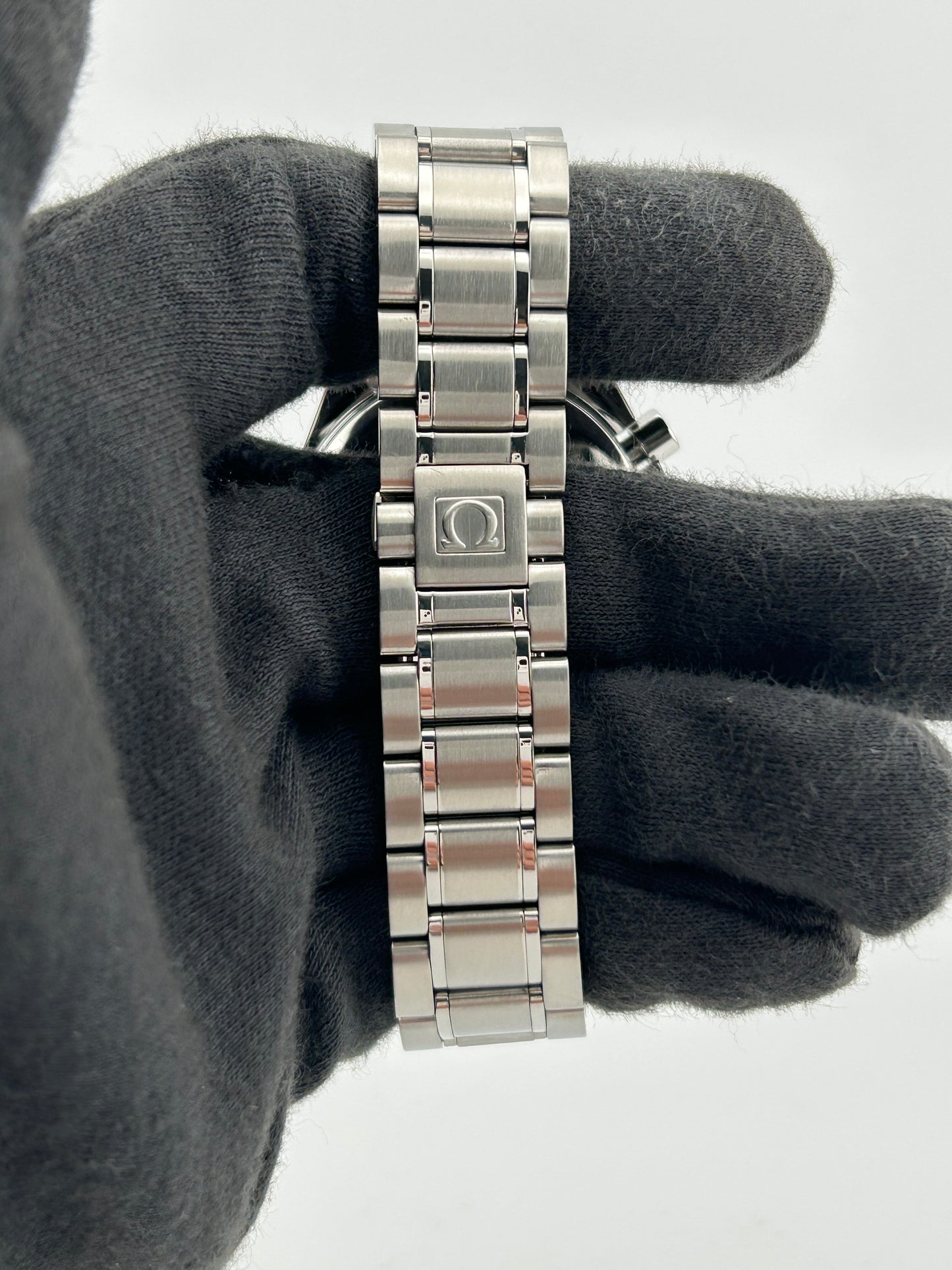 Omega Speedmaster Triple Calendar Black Dial on Stainless Steel Bracelet Ref. 3520.50.00 — view 4