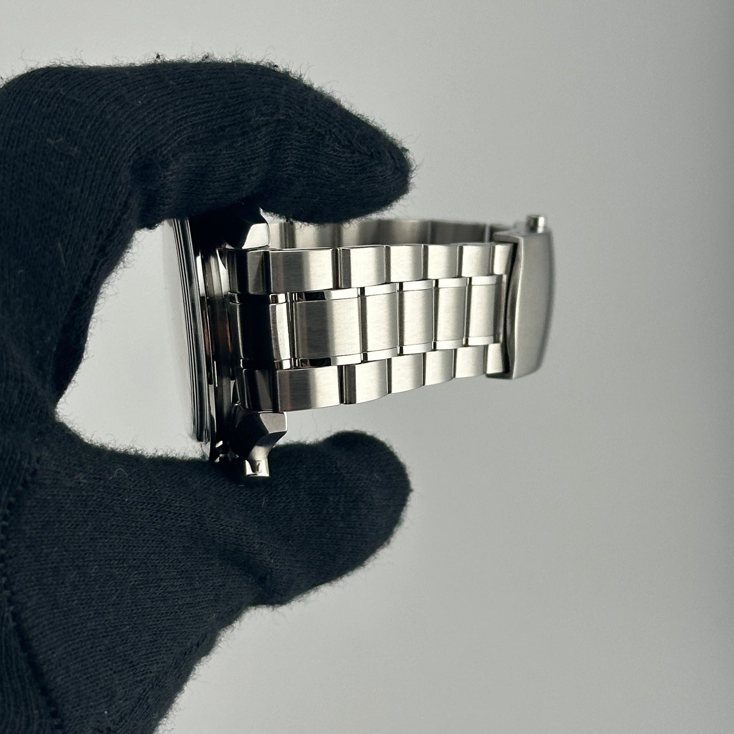 Omega Speedmaster Black Dial on Stainless Steel Bracelet Ref. 311.33.42.50.01.001 Card 2007 — view 4