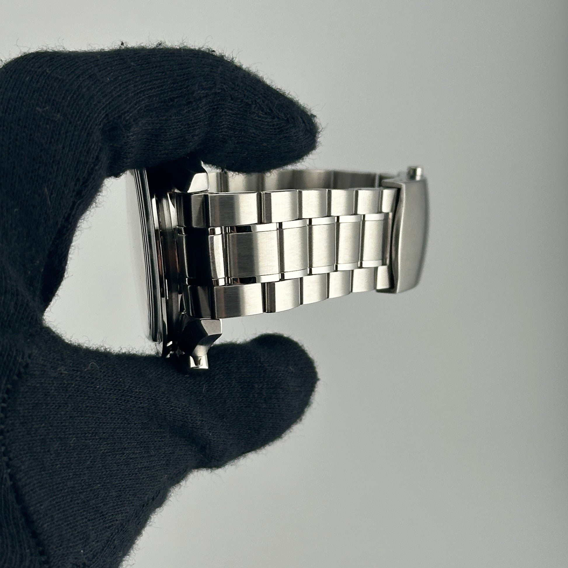 Omega Speedmaster Black Dial on Stainless Steel Bracelet Ref. 311.33.42.50.01.001 Card 2007 — view 4