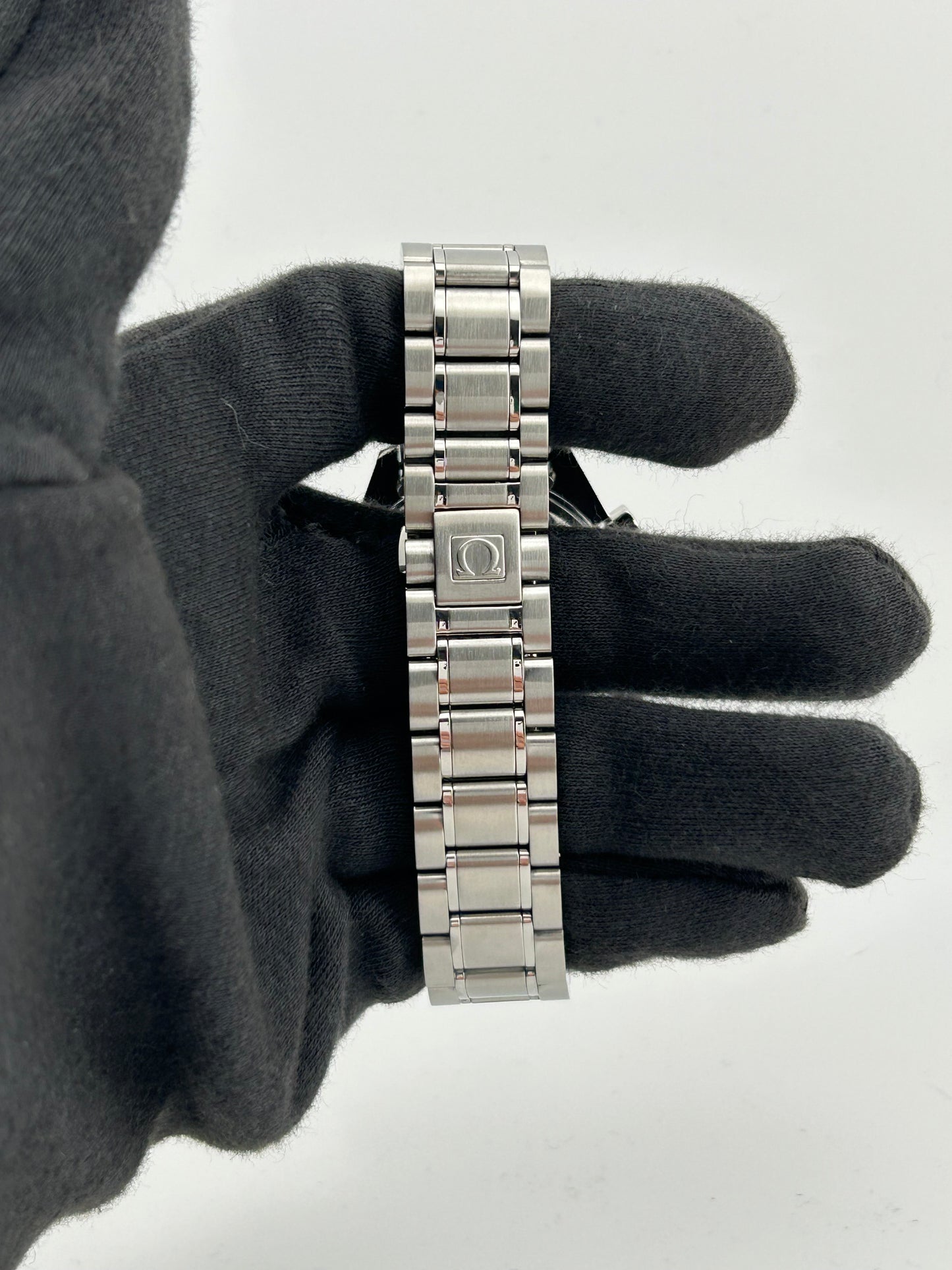 Omega Speedmaster Black Dial on Stainless Steel Bracelet Ref. 3513.50.00 — view 4