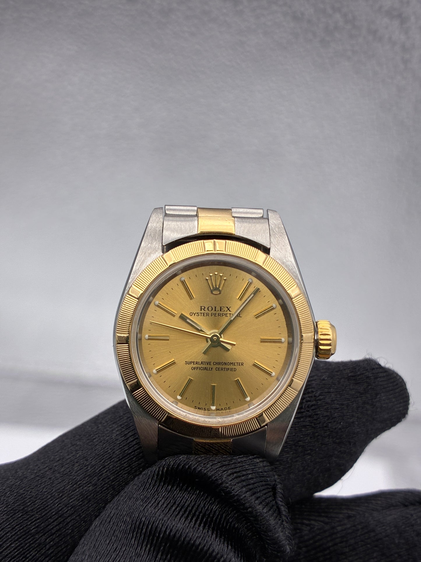Rolex Oyster Perpetual Champagne Stick Dial on Oyster Bracelet Ref. 76233 2000 — view 2