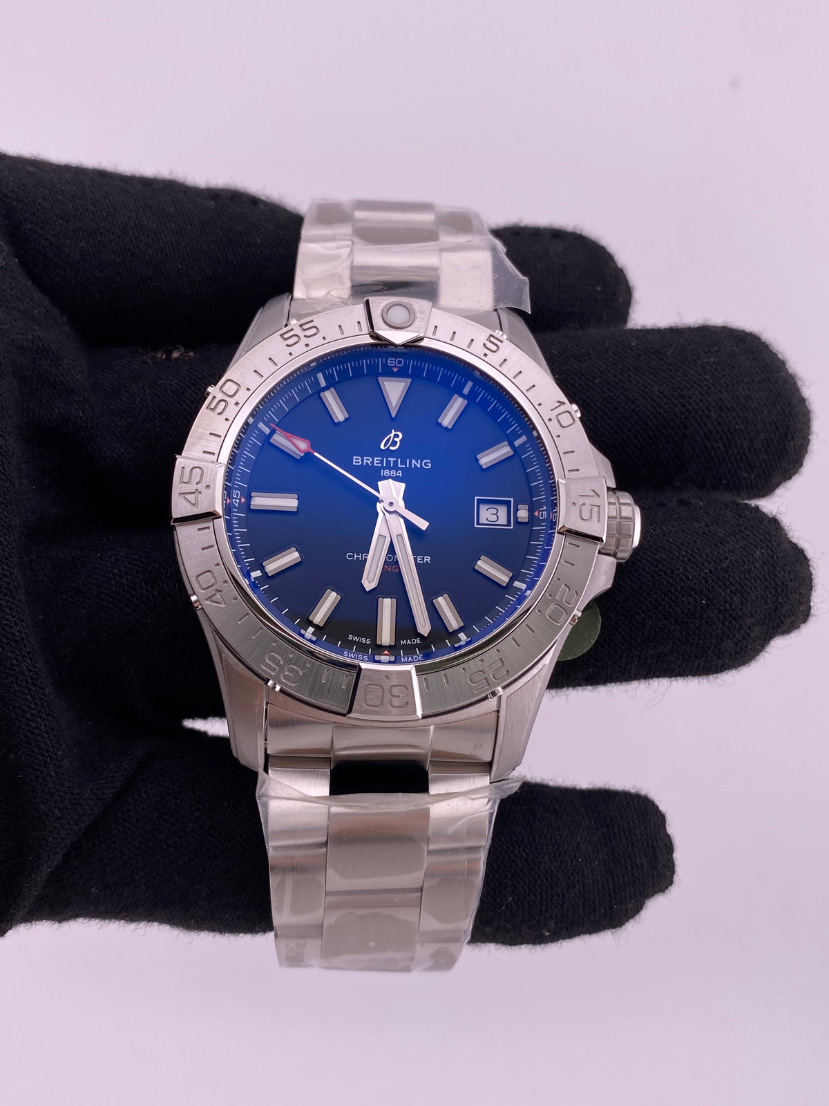 Breitling Avenger Automatic Black Dial on Bracelet Ref. A17328101B1A1 Complete 2026 — view 2